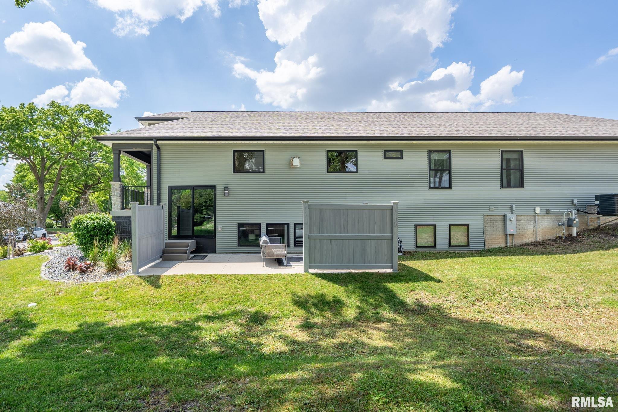 684 Holmes Street, Bettendorf, Iowa image 47