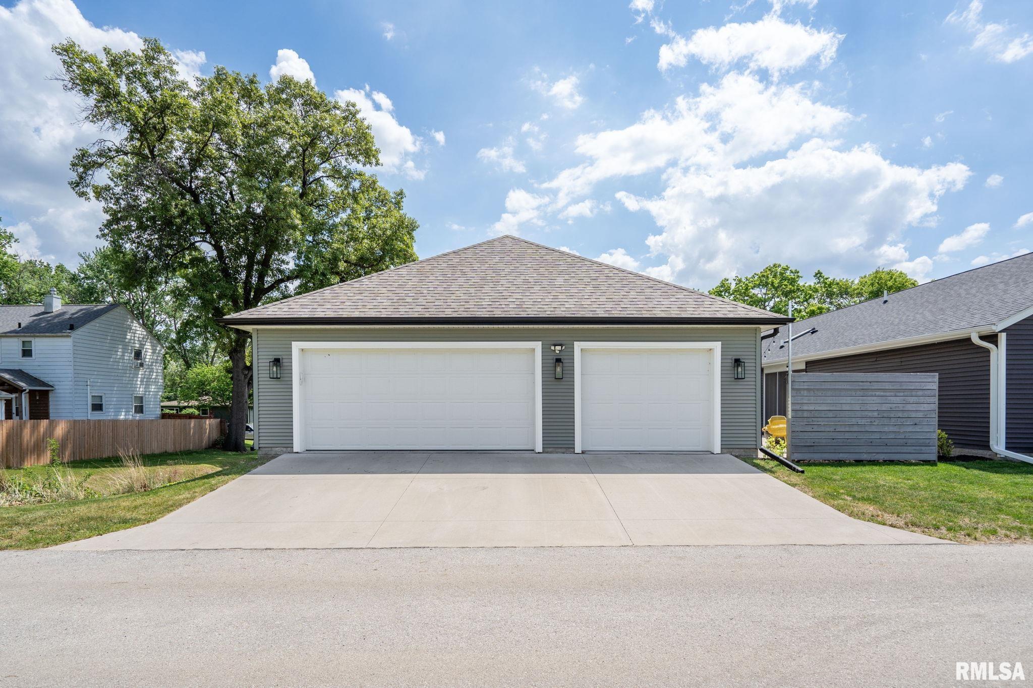 684 Holmes Street, Bettendorf, Iowa image 49