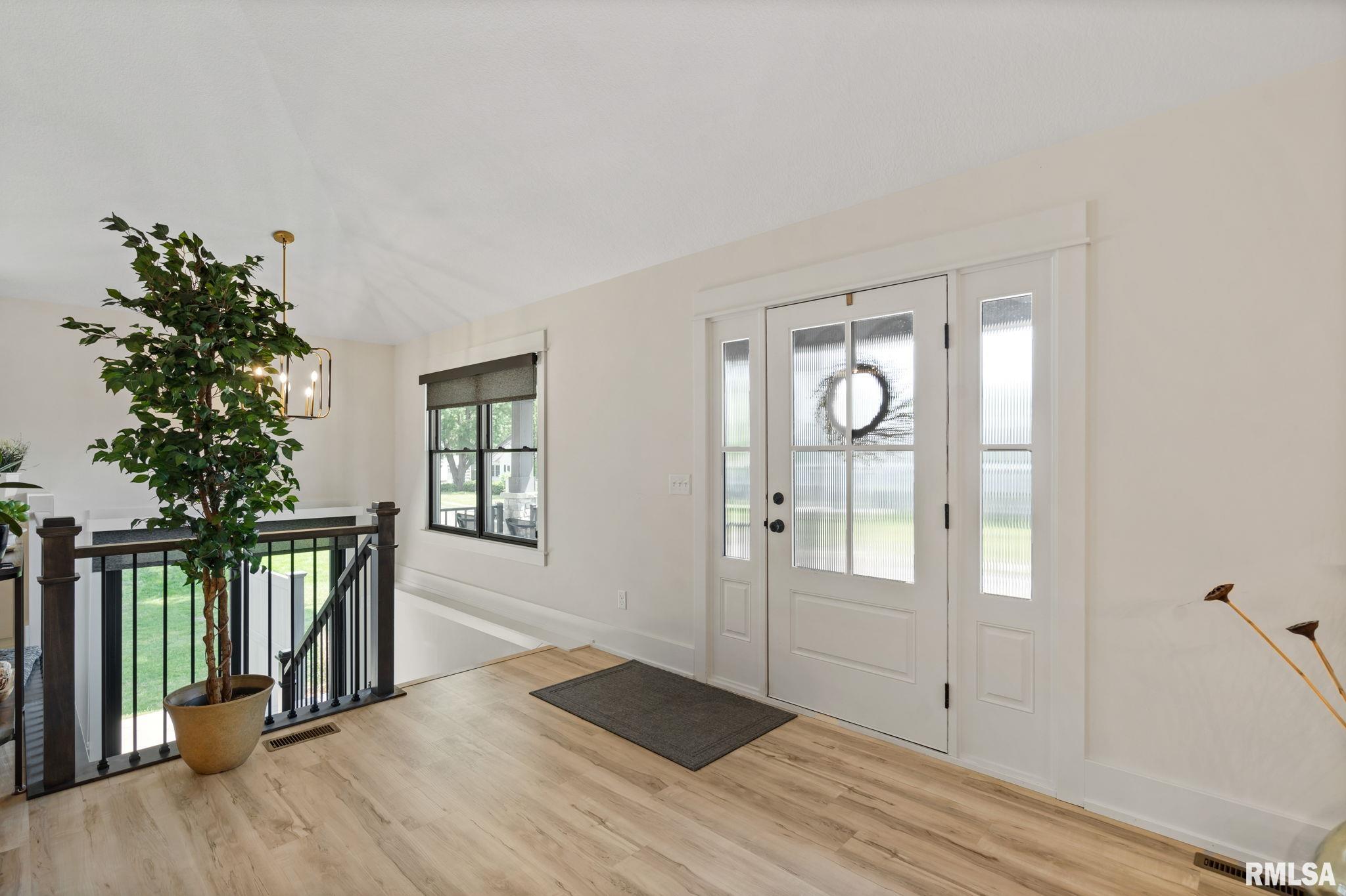 684 Holmes Street, Bettendorf, Iowa image 3