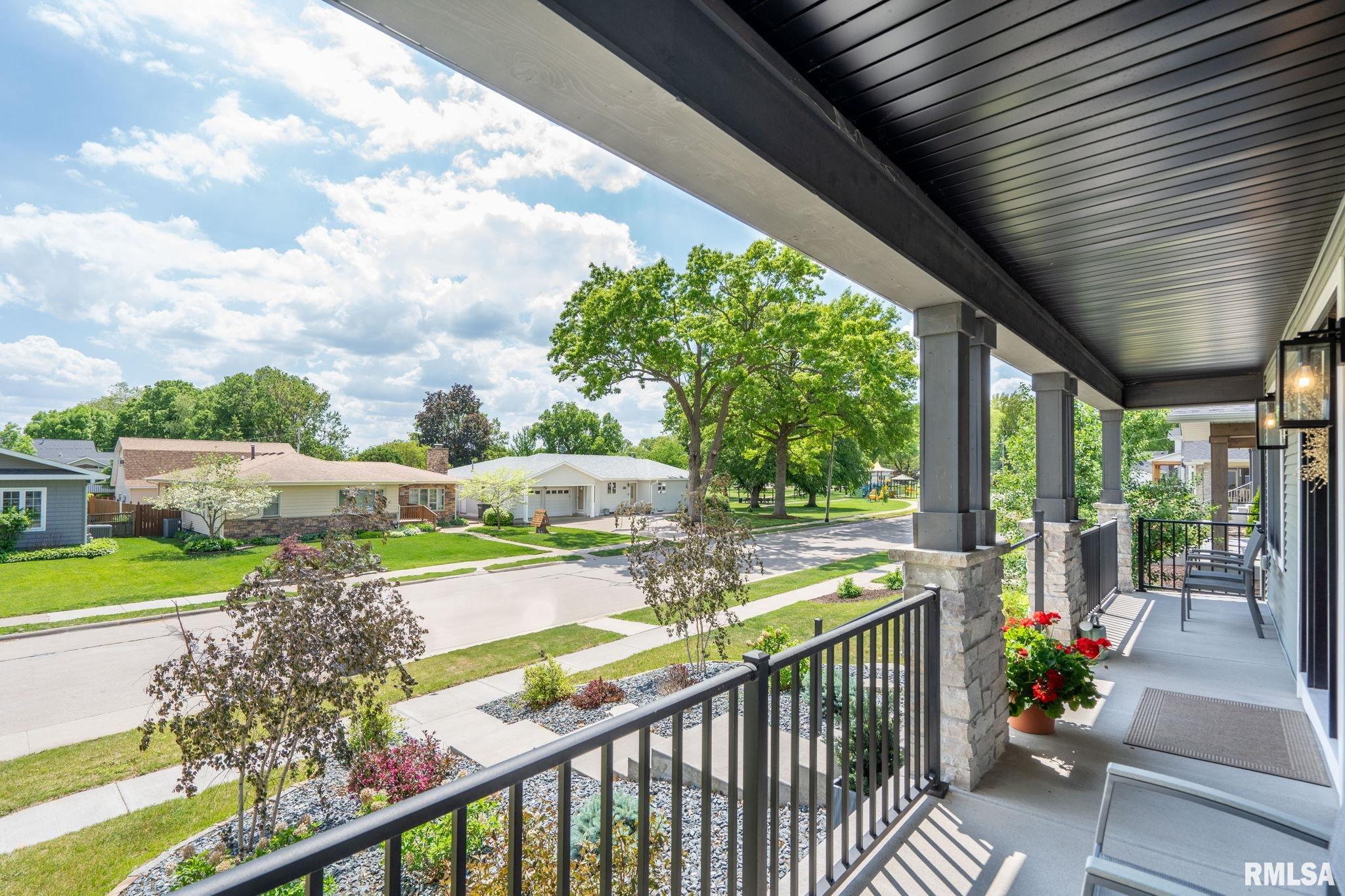 684 Holmes Street, Bettendorf, Iowa image 42
