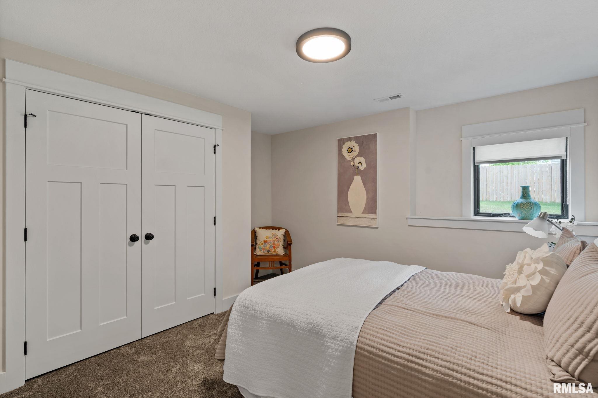 684 Holmes Street, Bettendorf, Iowa image 33