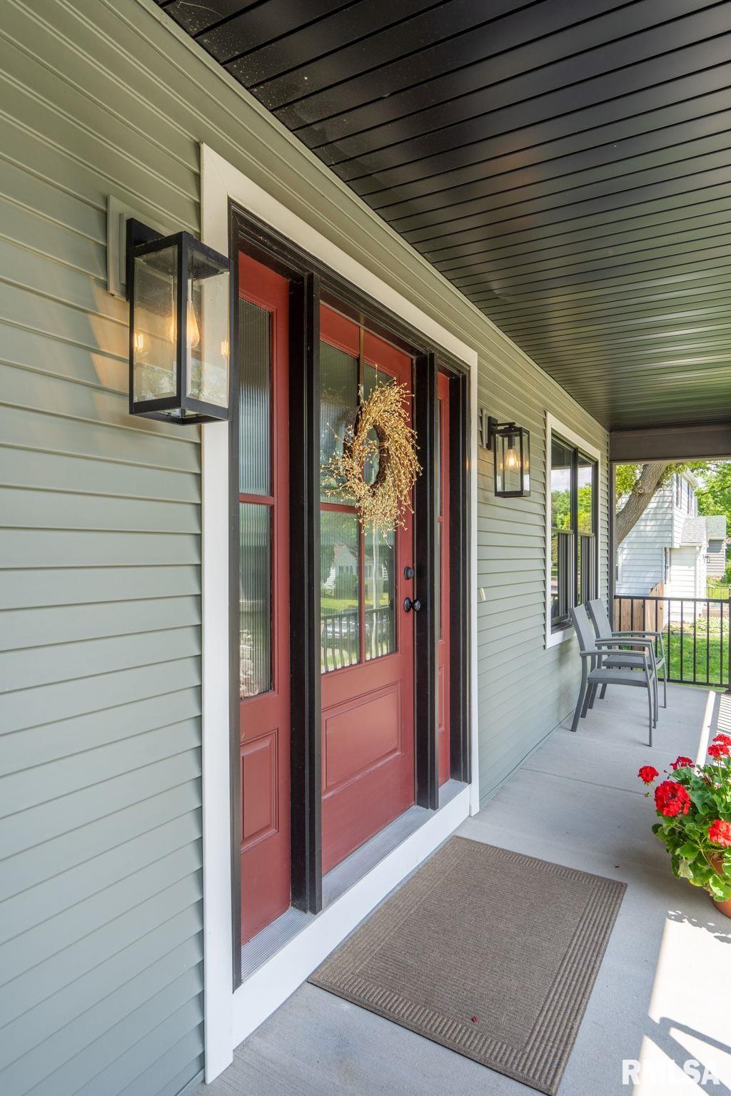 684 Holmes Street, Bettendorf, Iowa image 41