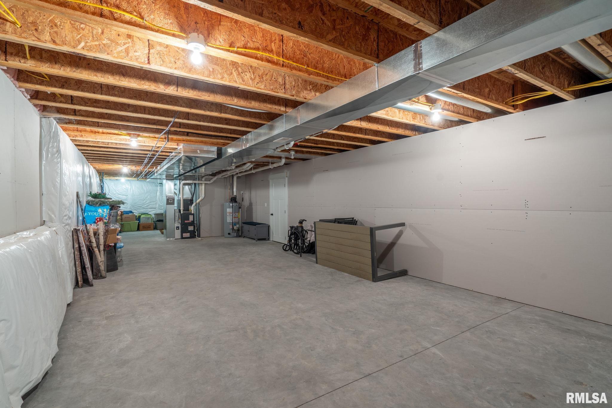 684 Holmes Street, Bettendorf, Iowa image 38