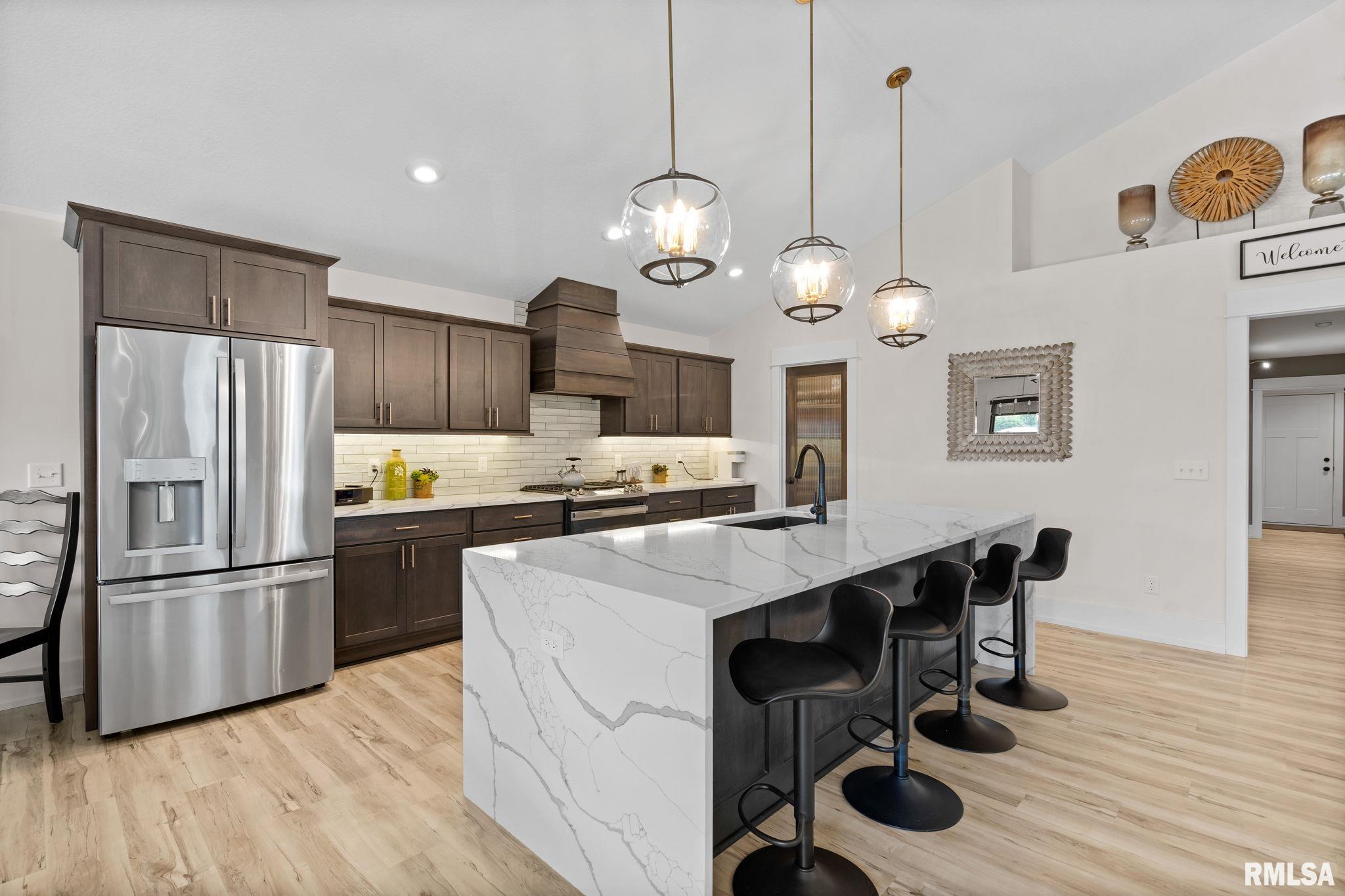 684 Holmes Street, Bettendorf, Iowa image 9