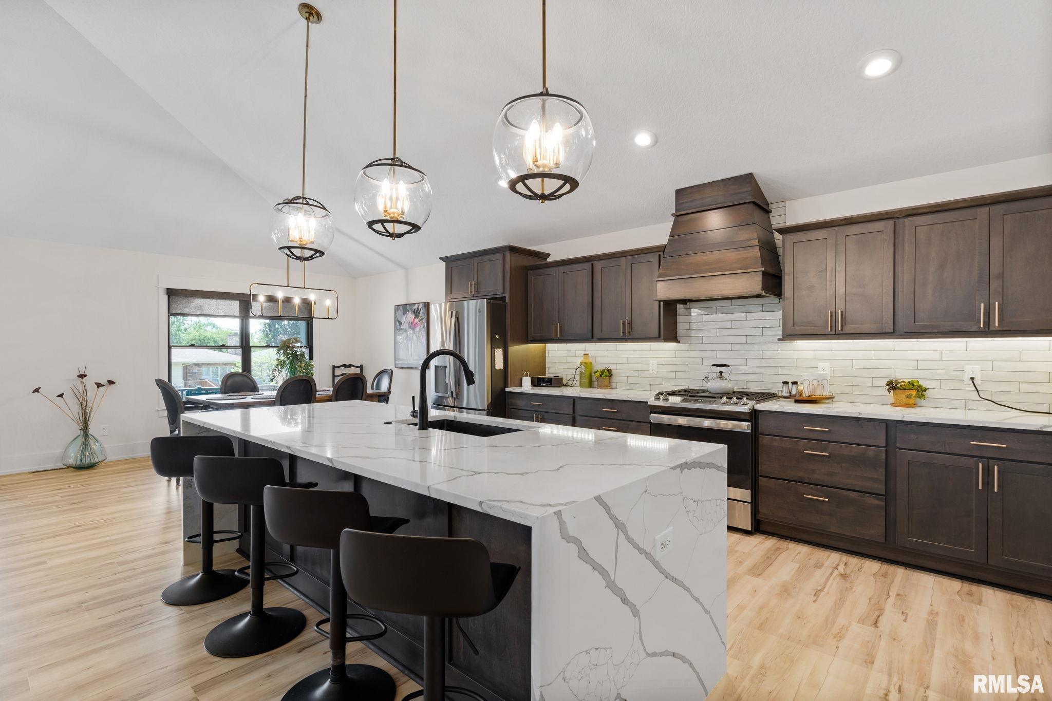 684 Holmes Street, Bettendorf, Iowa image 12