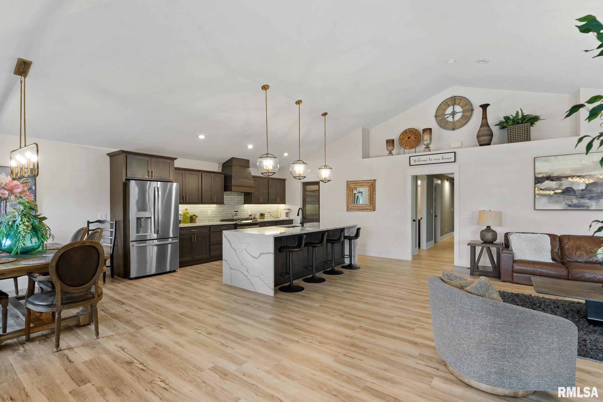 684 Holmes Street, Bettendorf, Iowa image 15