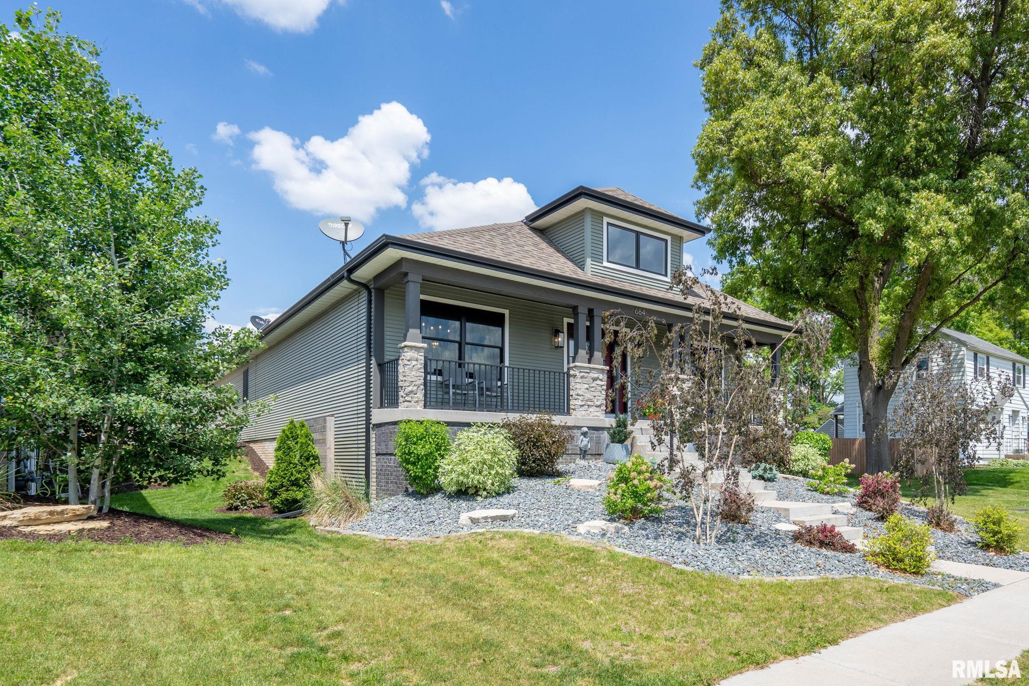 684 Holmes Street, Bettendorf, Iowa image 2