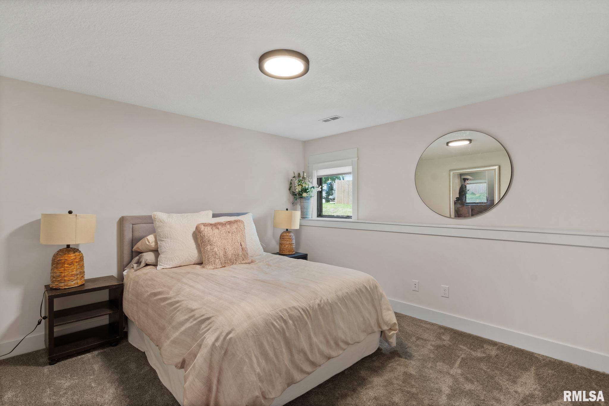 684 Holmes Street, Bettendorf, Iowa image 36