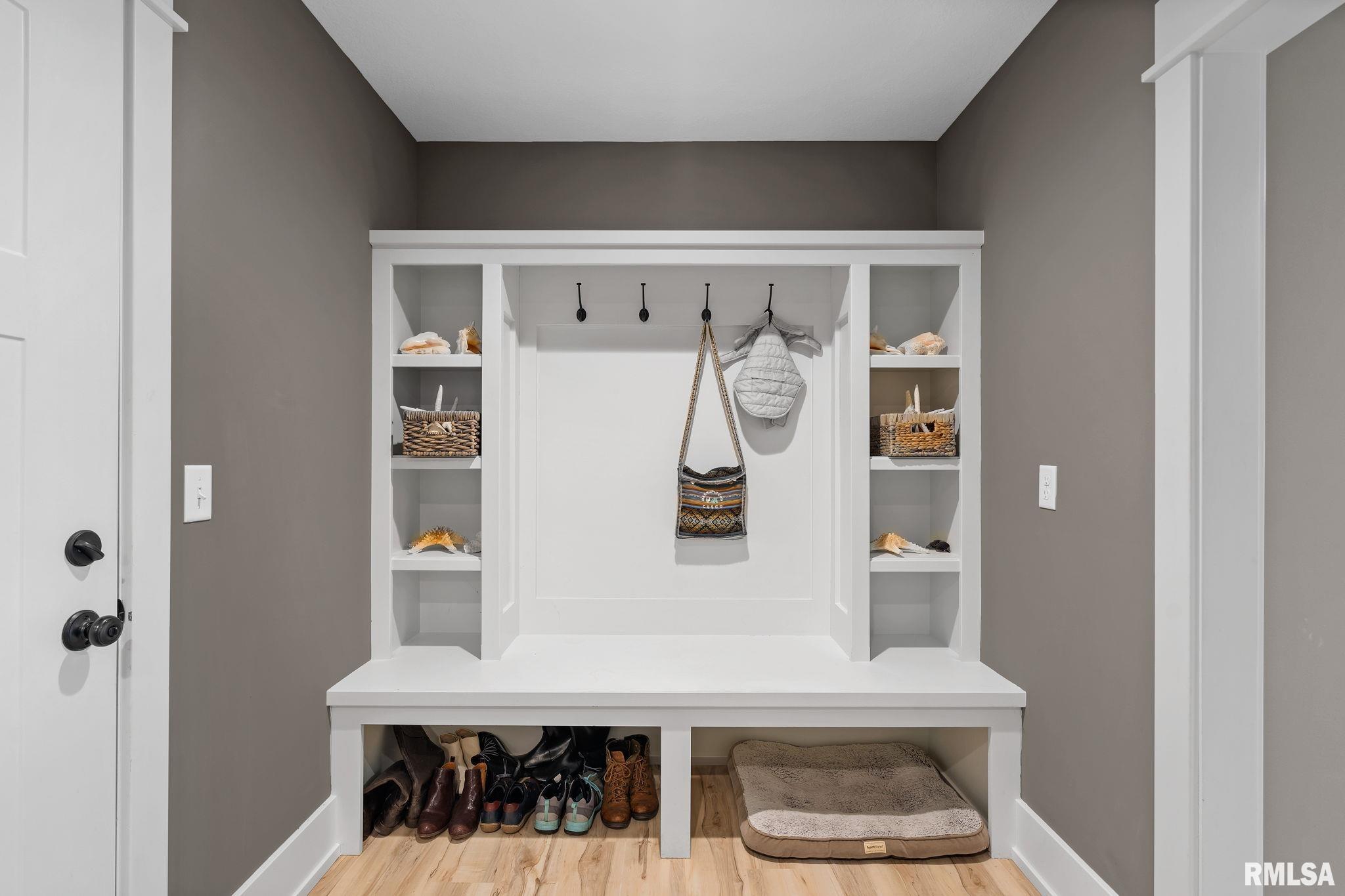 684 Holmes Street, Bettendorf, Iowa image 27