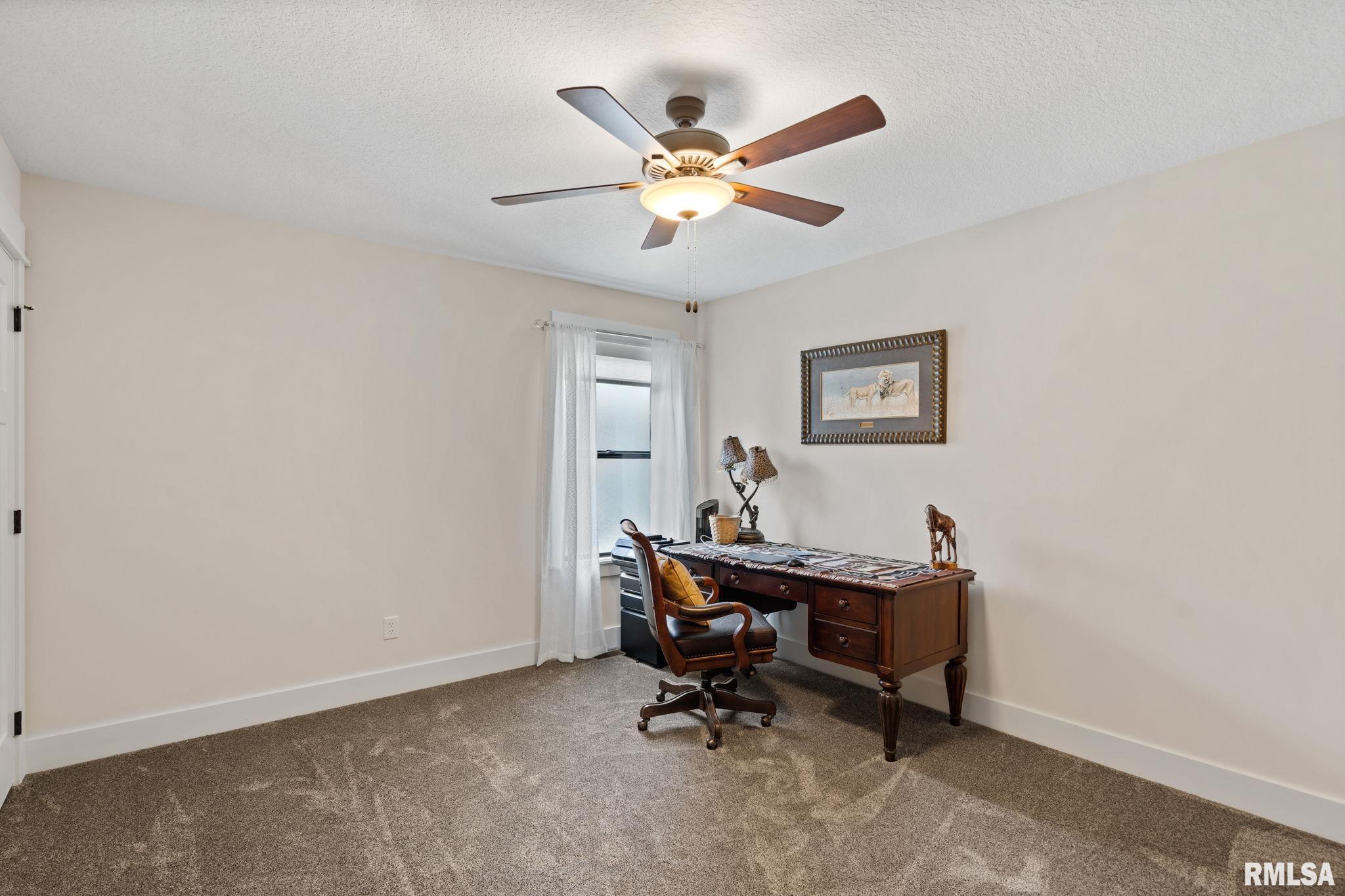 684 Holmes Street, Bettendorf, Iowa image 24