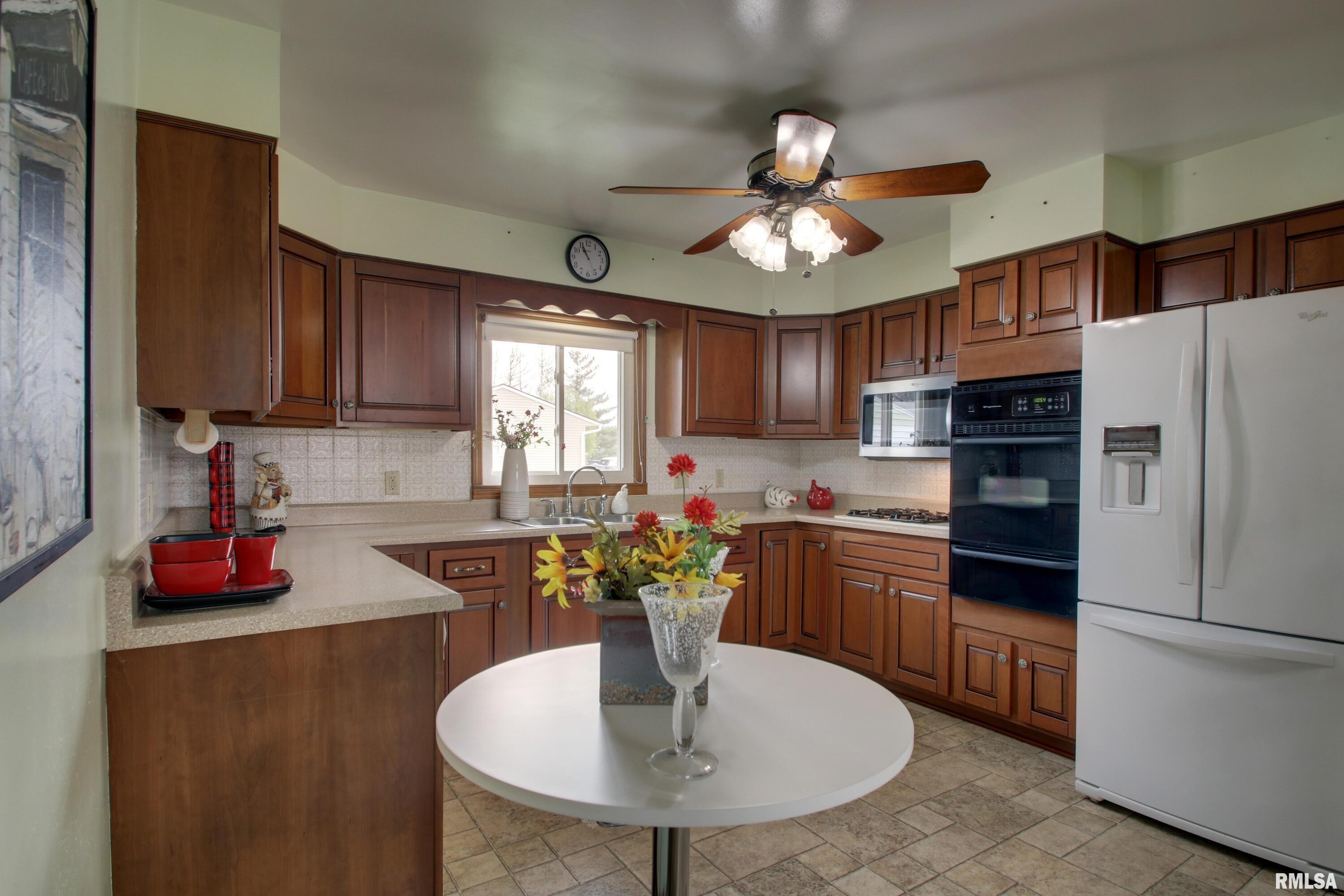 401 Poinsettia Drive, Quincy, Illinois image 2