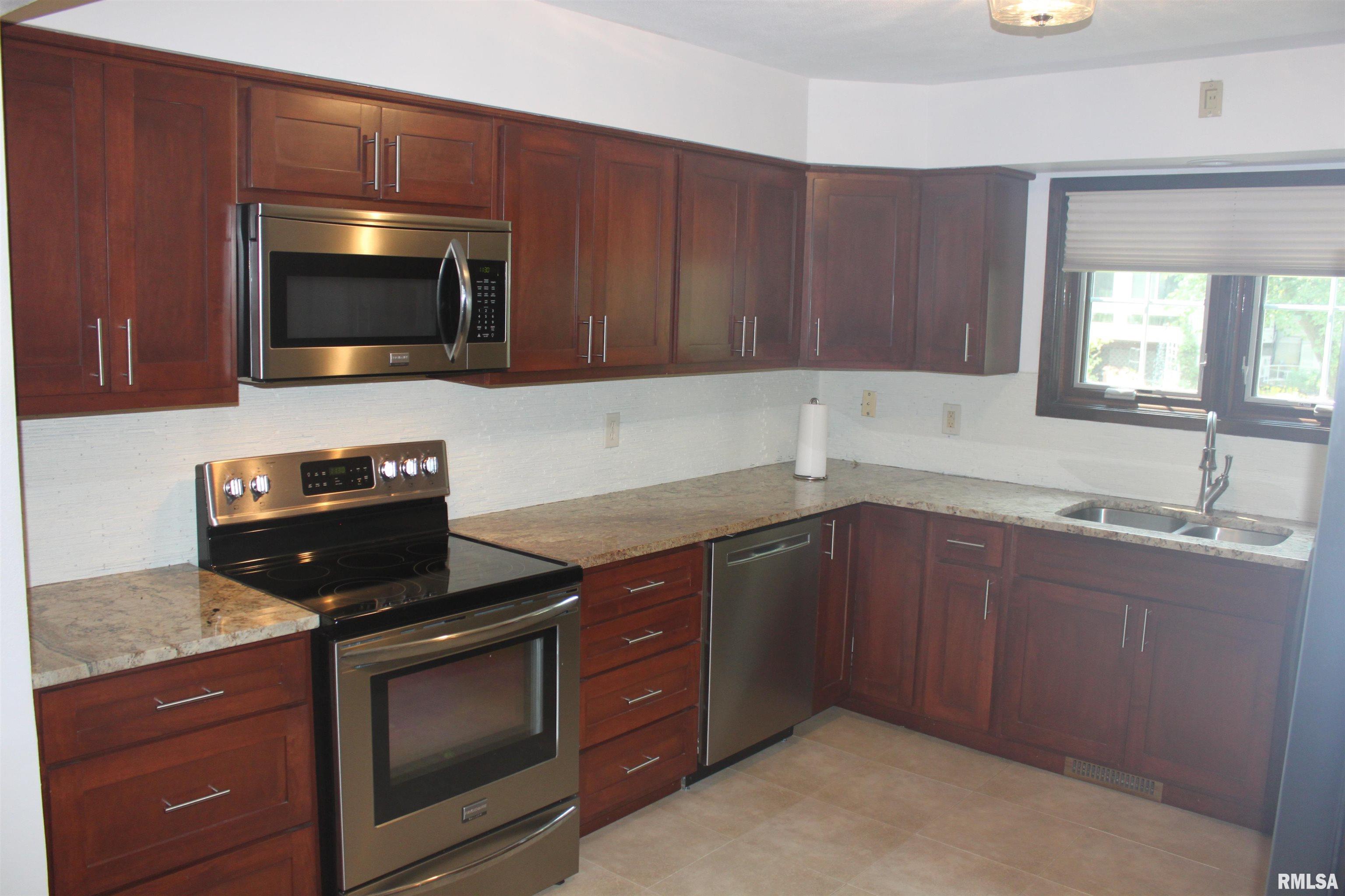 17226 Cedar Road, East Moline, Illinois image 3