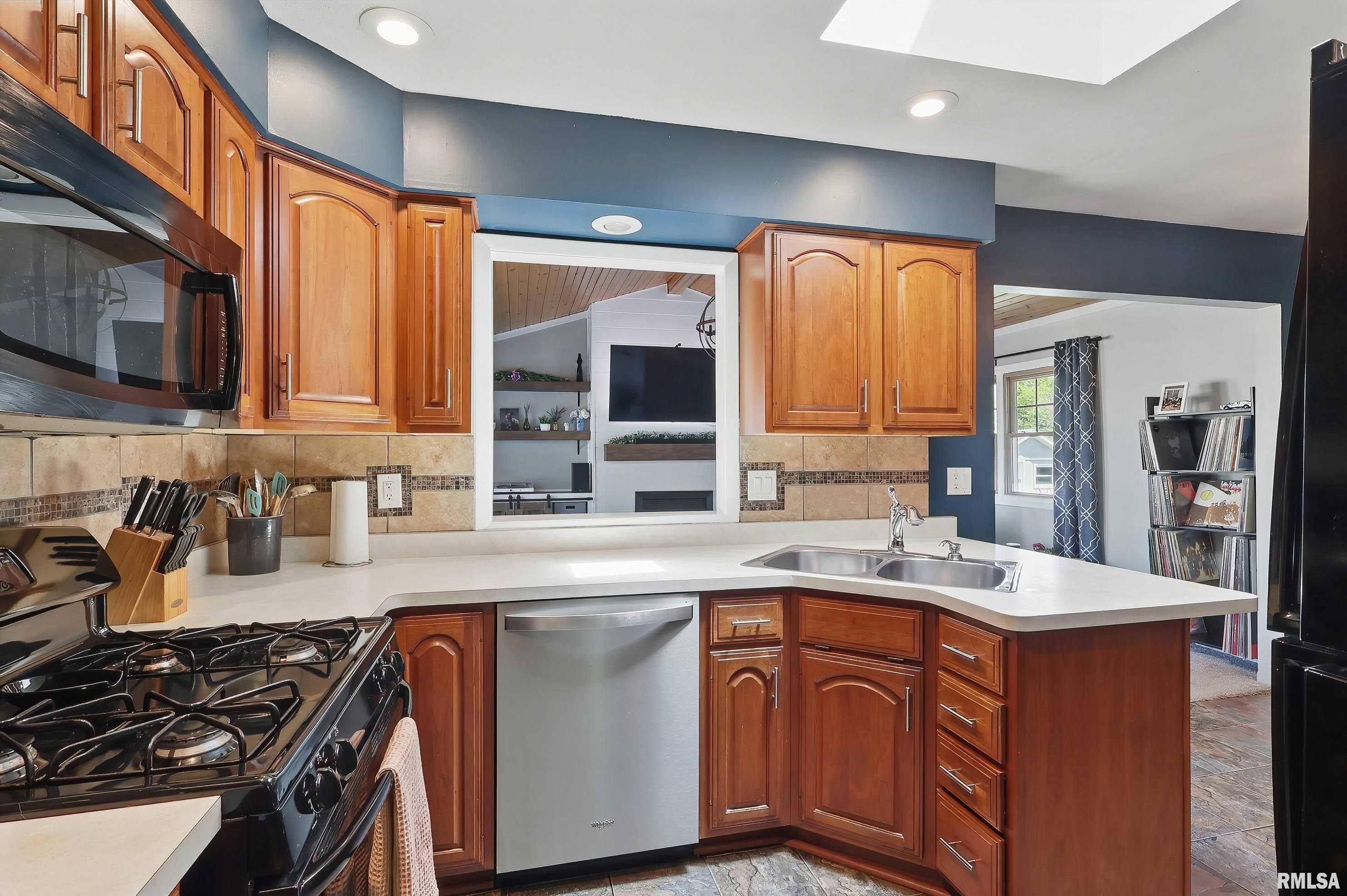 1019 31st Street, Bettendorf, Iowa image 12