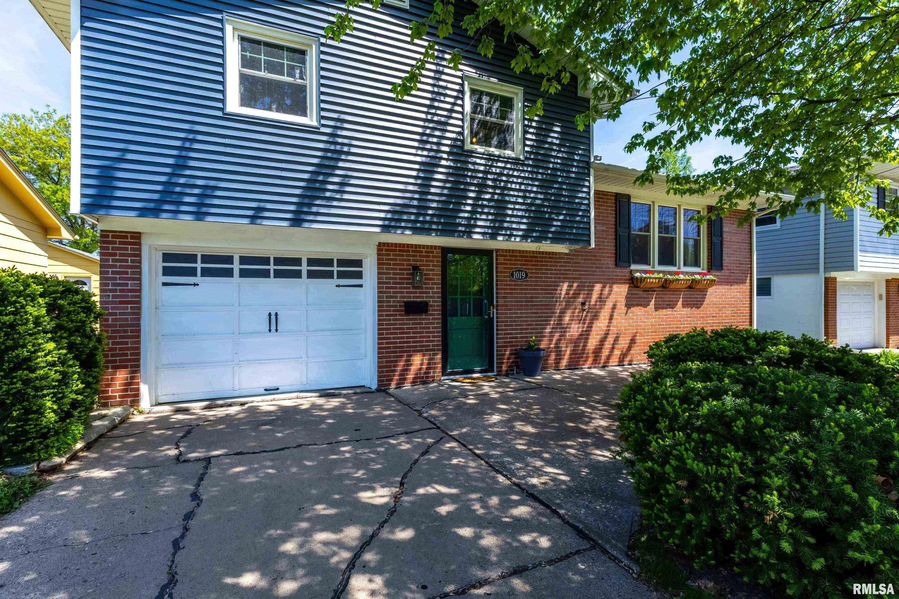 1019 31st Street, Bettendorf, Iowa image 2