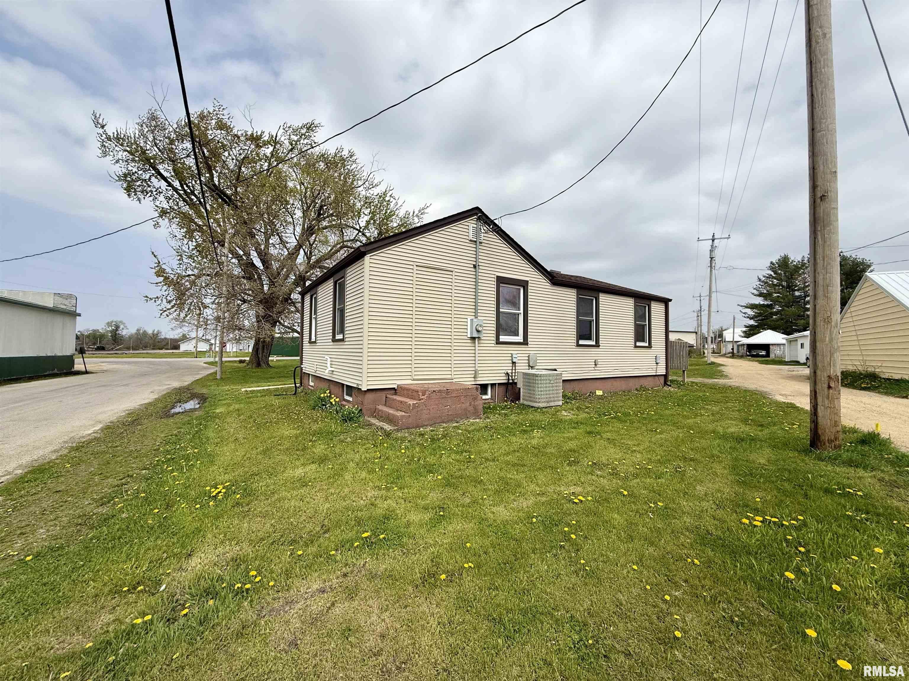 404 1st Street, Lowden, Iowa image 3