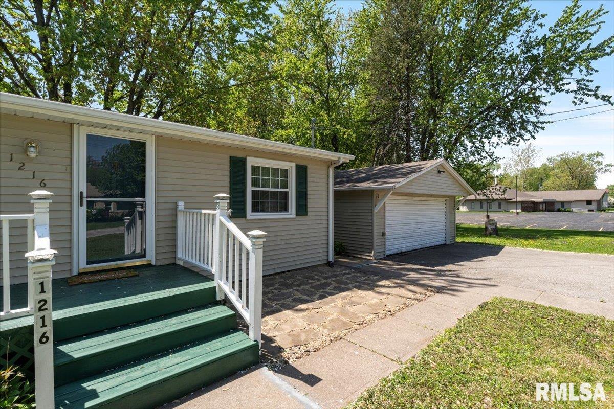 1216 Wisconsin Street, Le Claire, Iowa image 4