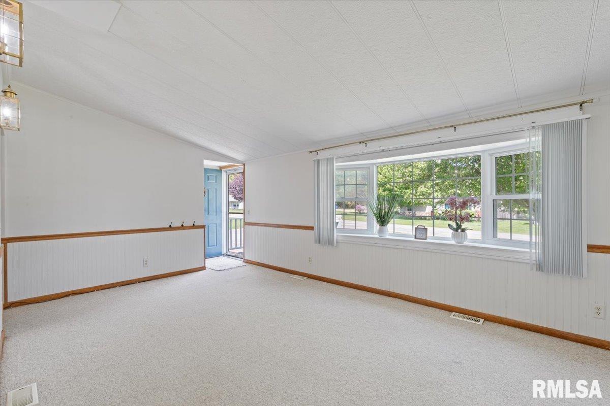 1216 Wisconsin Street, Le Claire, Iowa image 8