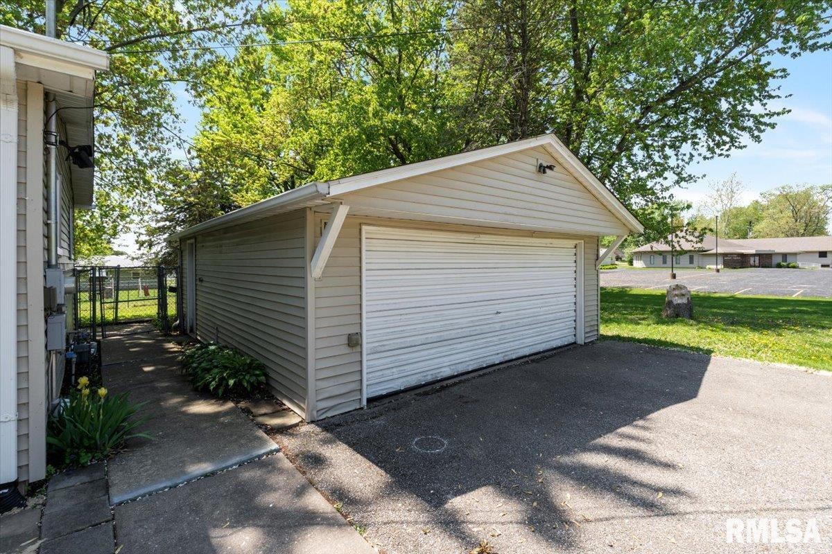 1216 Wisconsin Street, Le Claire, Iowa image 5