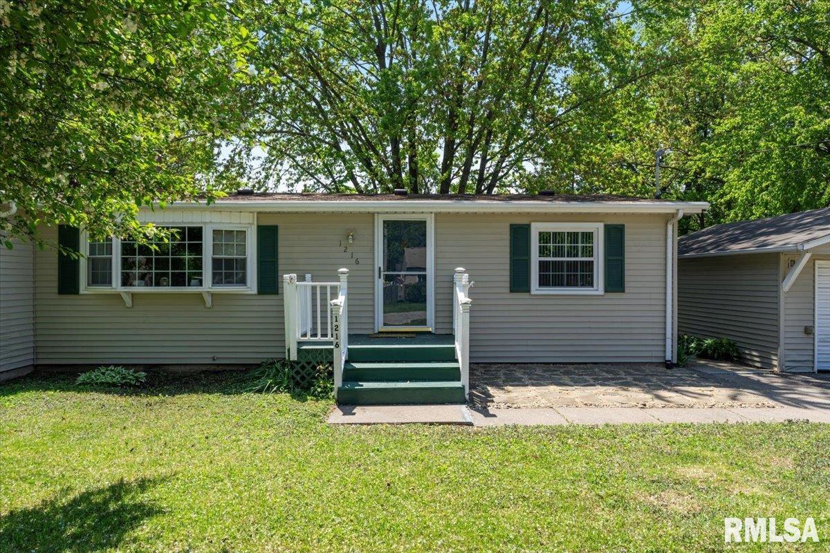 1216 Wisconsin Street, Le Claire, Iowa image 2