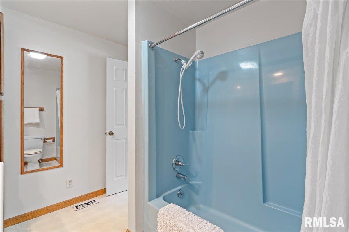 1216 Wisconsin Street, Le Claire, Iowa image 25