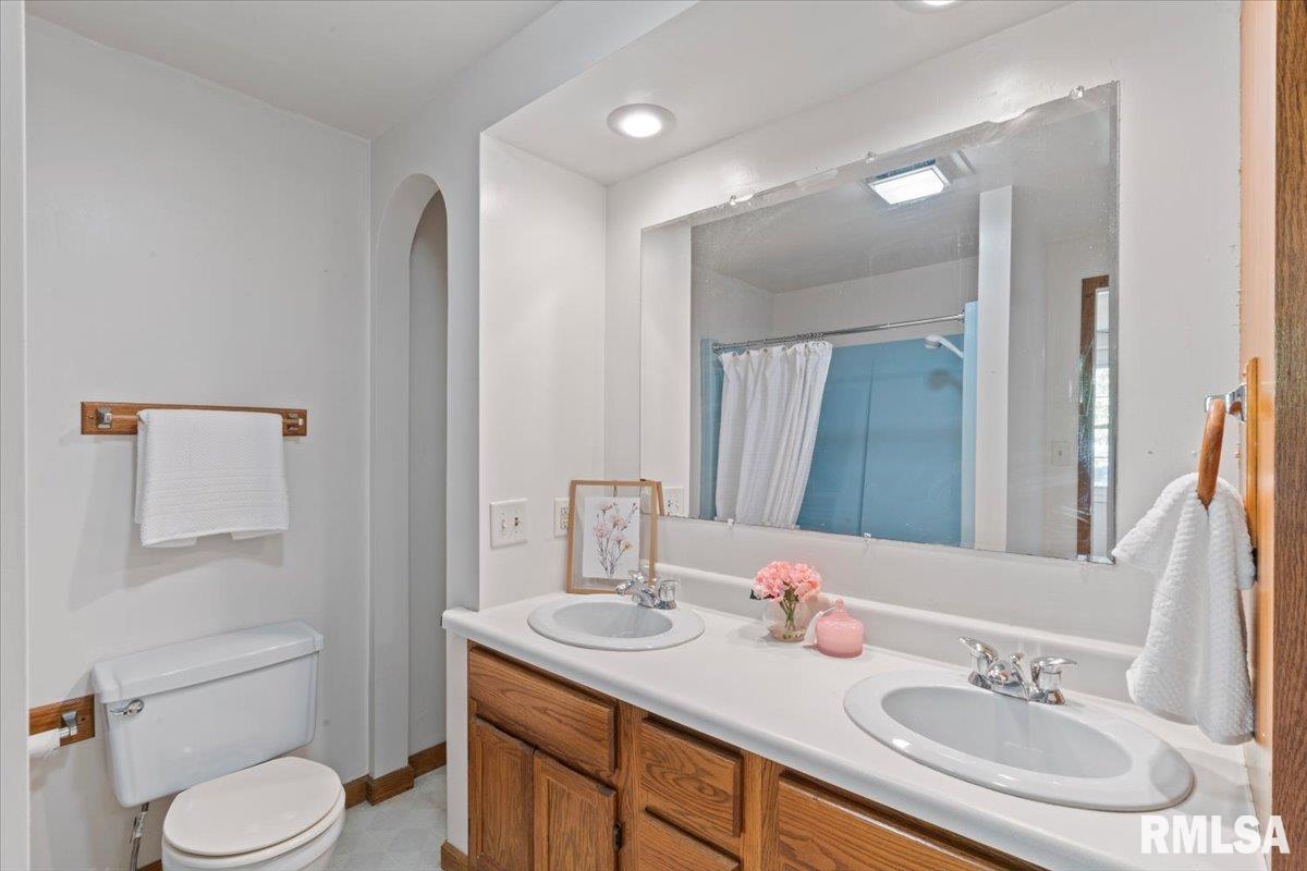 1216 Wisconsin Street, Le Claire, Iowa image 24