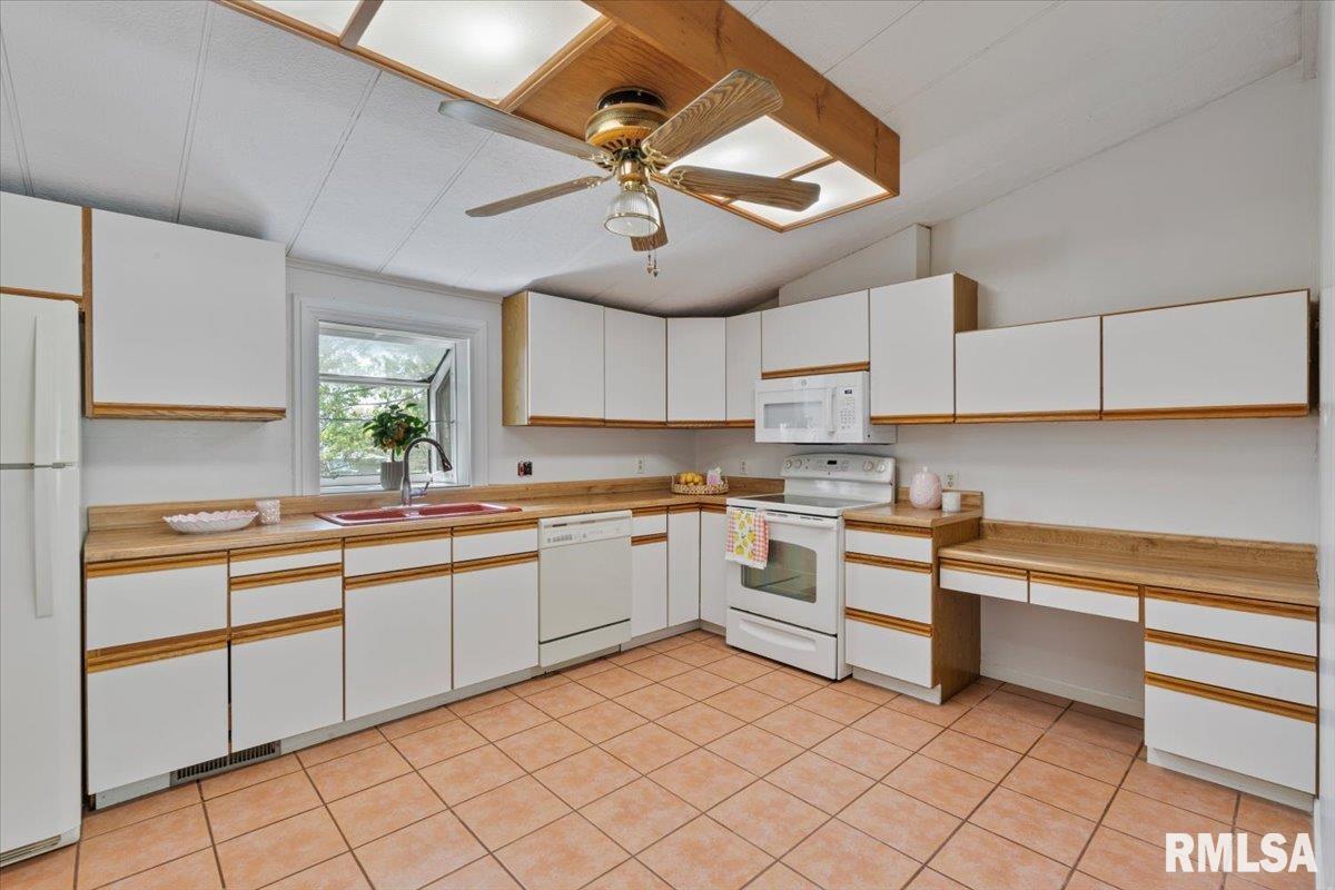 1216 Wisconsin Street, Le Claire, Iowa image 15