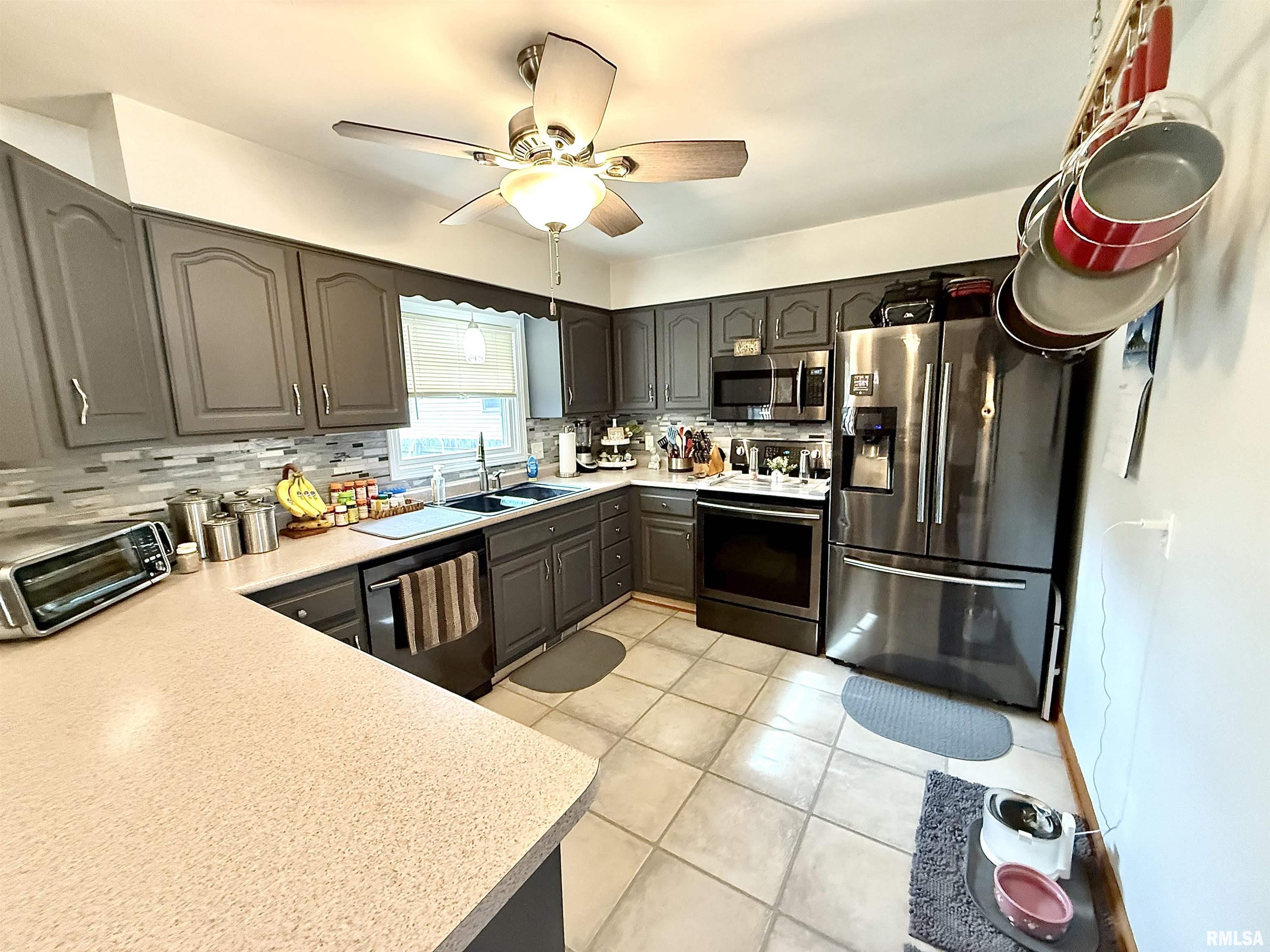 711 3rd Street, Colona, Illinois image 9