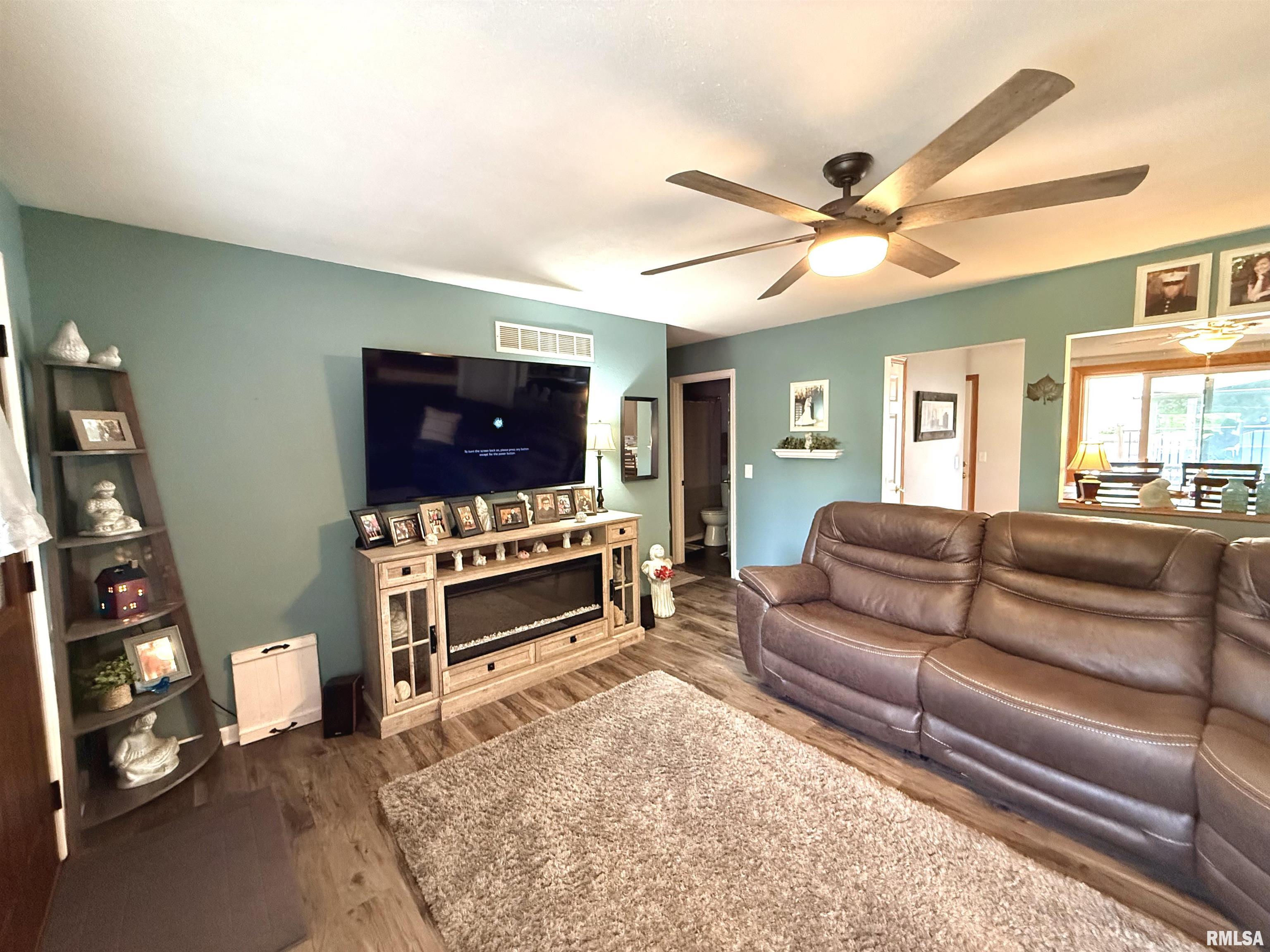 711 3rd Street, Colona, Illinois image 3