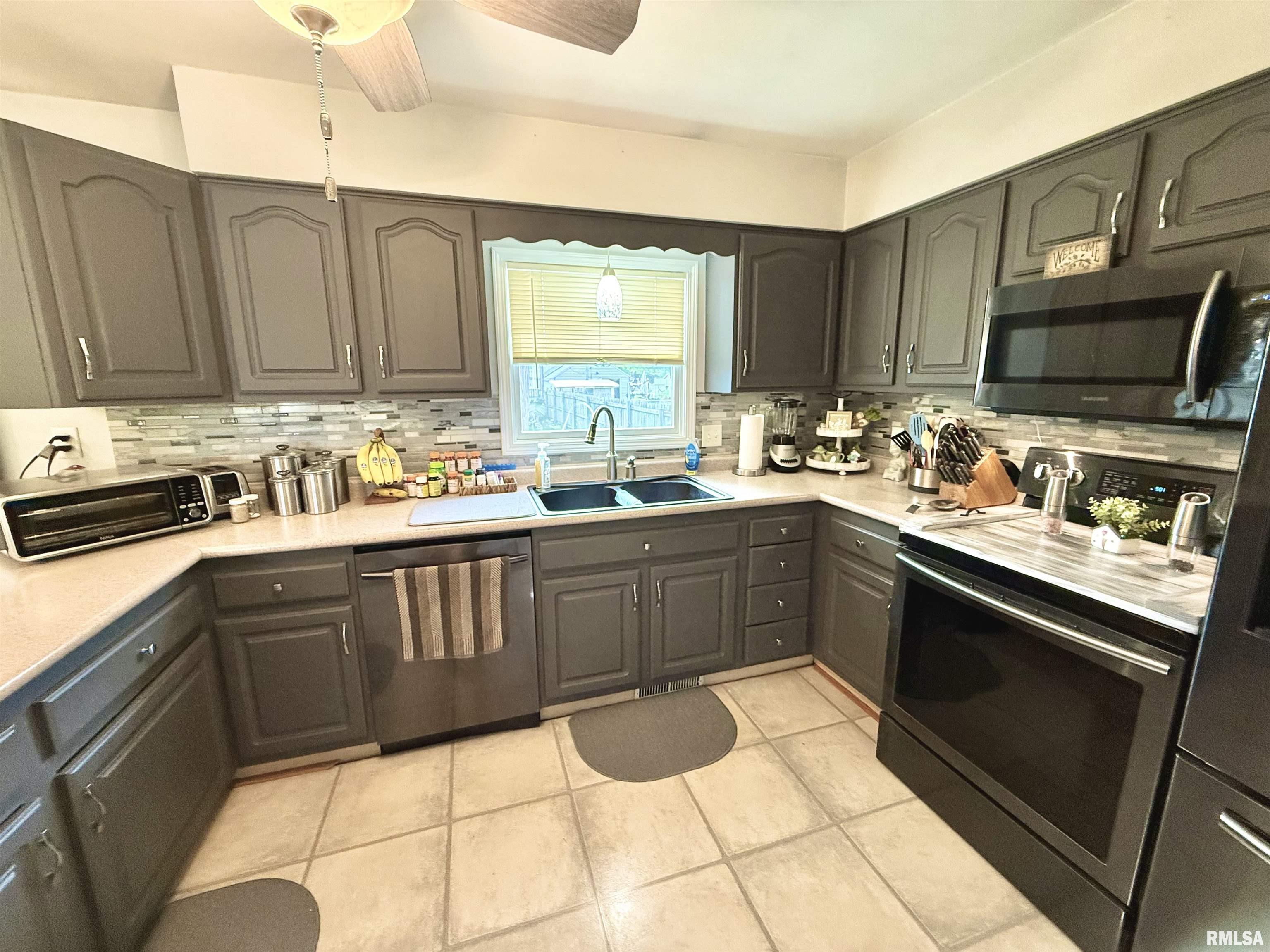 711 3rd Street, Colona, Illinois image 10