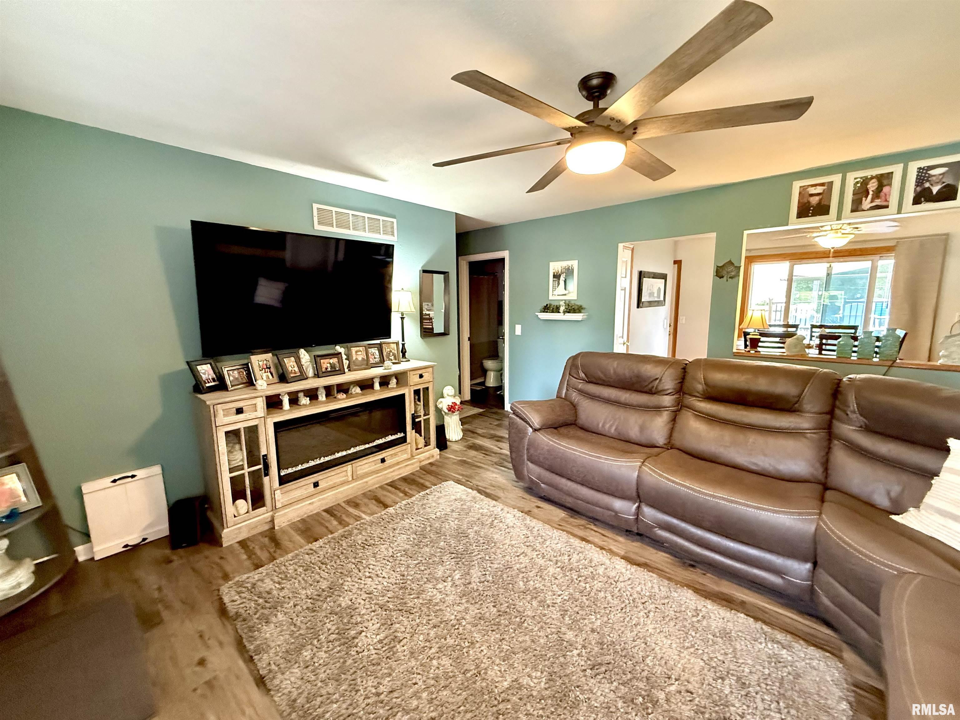 711 3rd Street, Colona, Illinois image 4