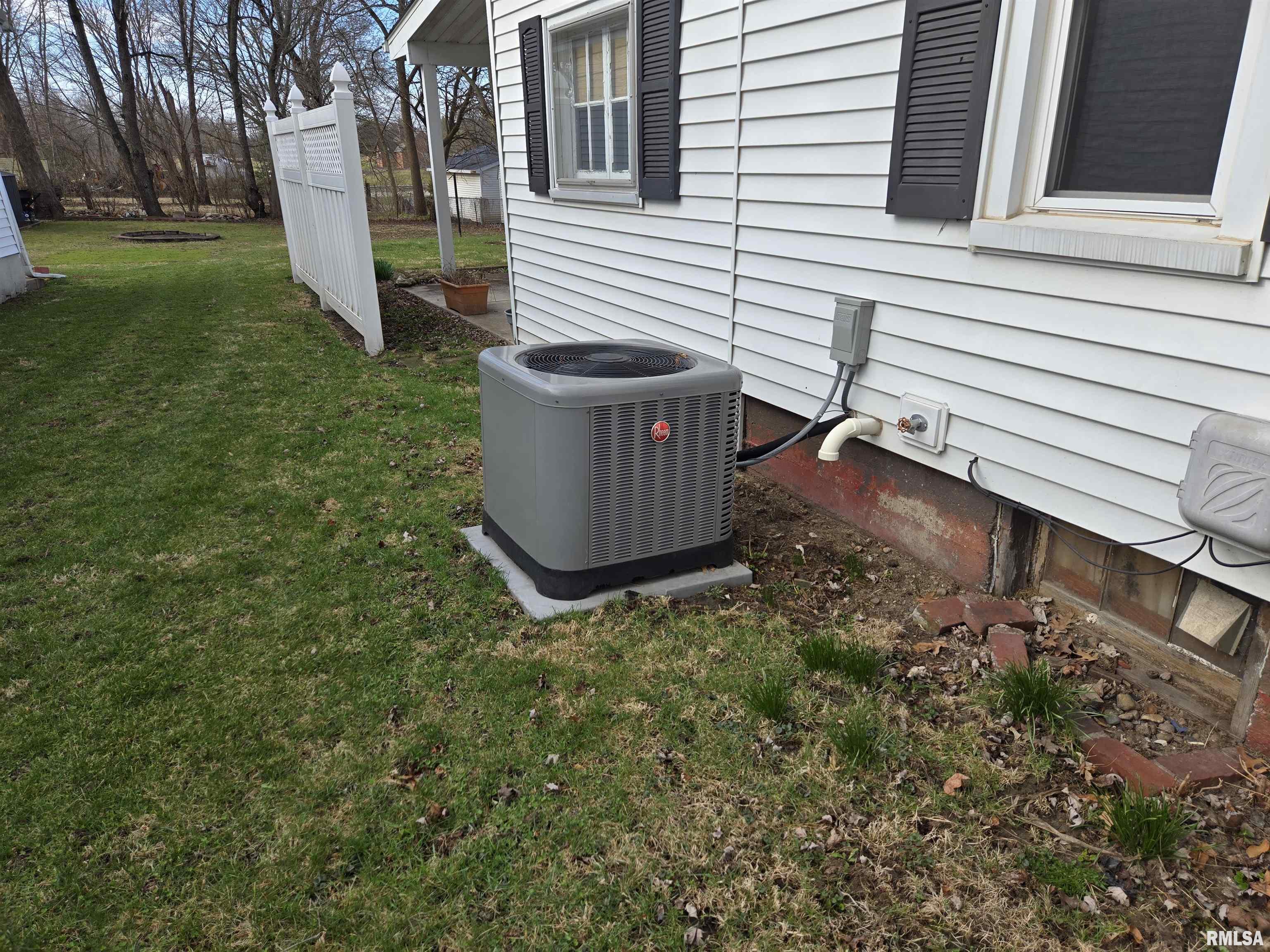 910 Old West Locust Street, Canton, Illinois image 19