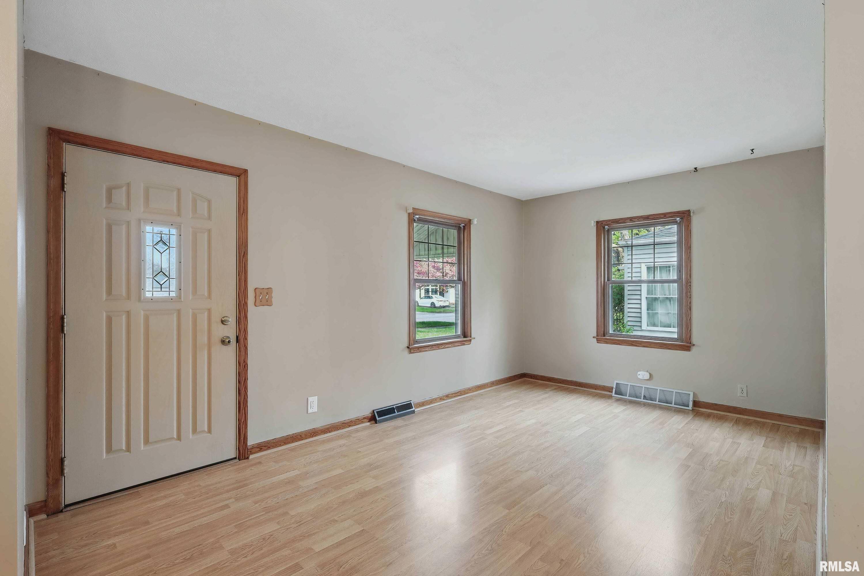 924 53rd Street, Moline, Illinois image 5