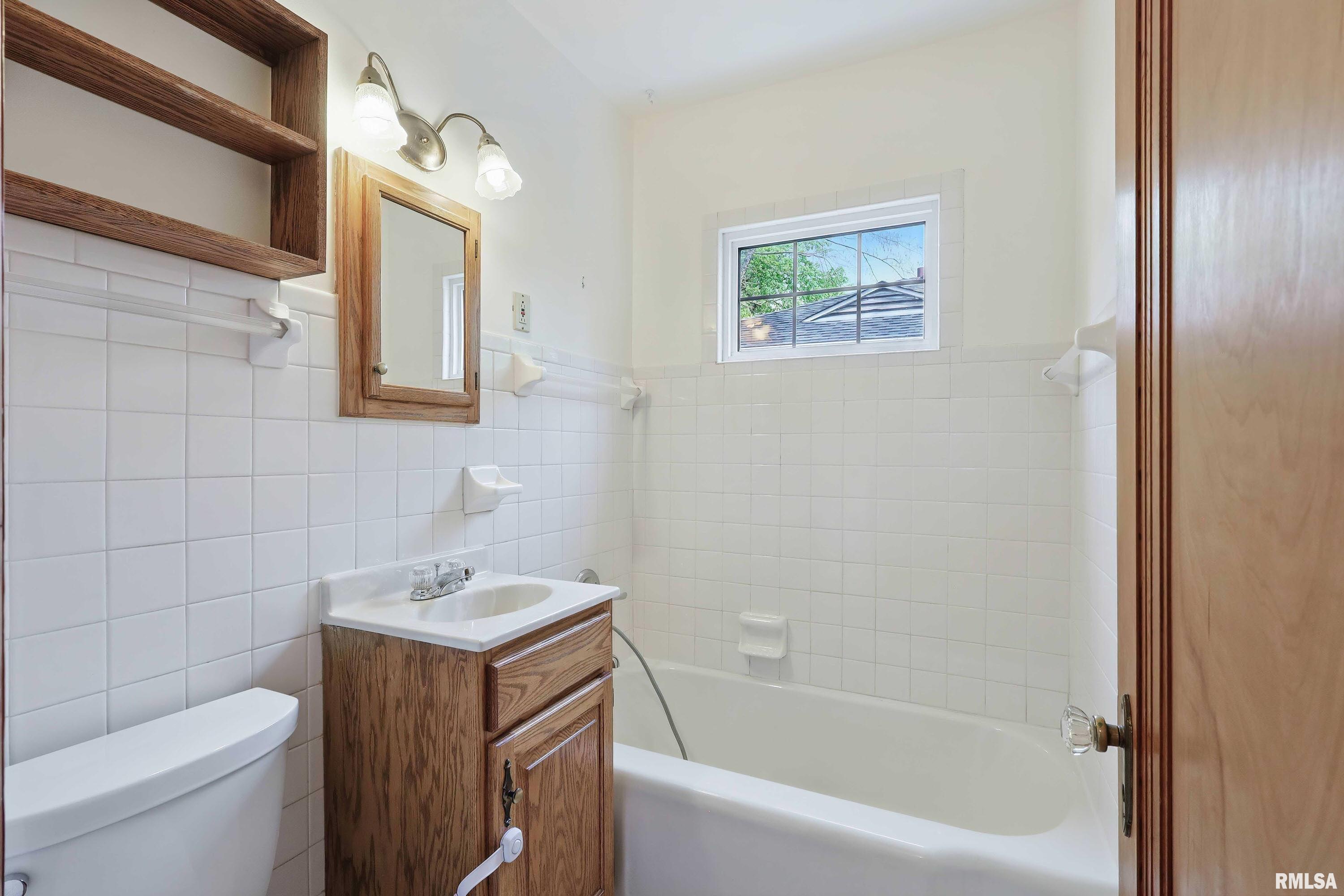 924 53rd Street, Moline, Illinois image 12