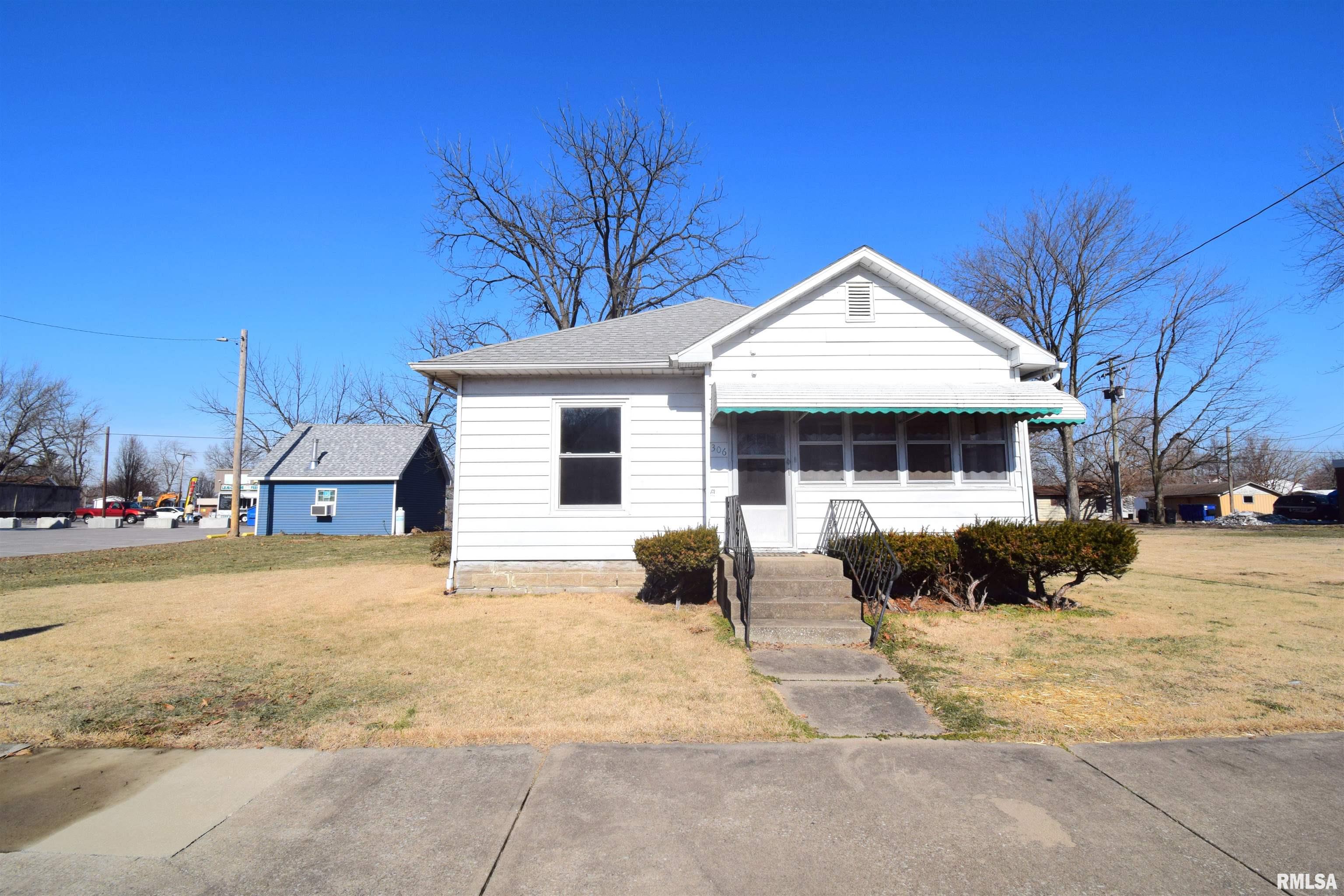 306 W Franklin Avenue, Sesser, Illinois image 1