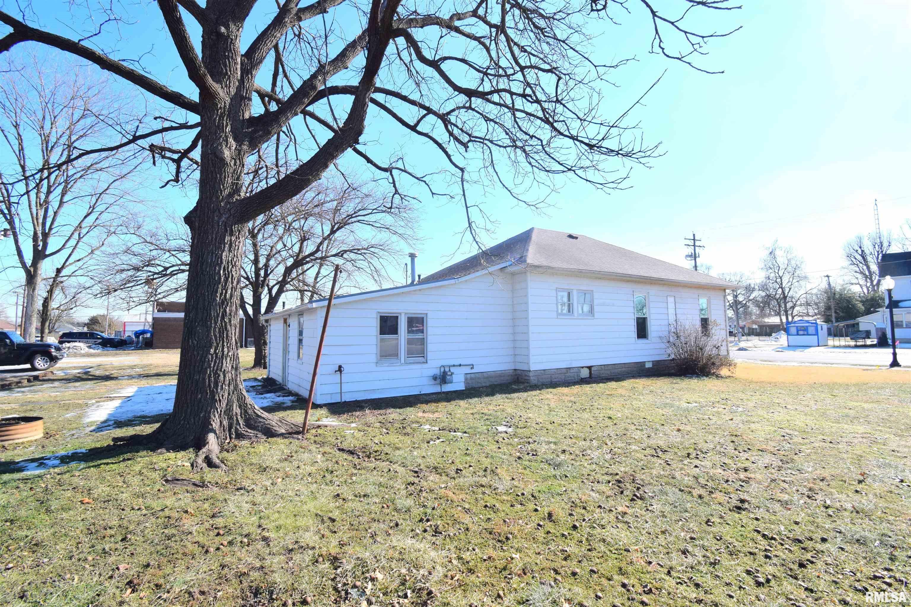 306 W Franklin Avenue, Sesser, Illinois image 7