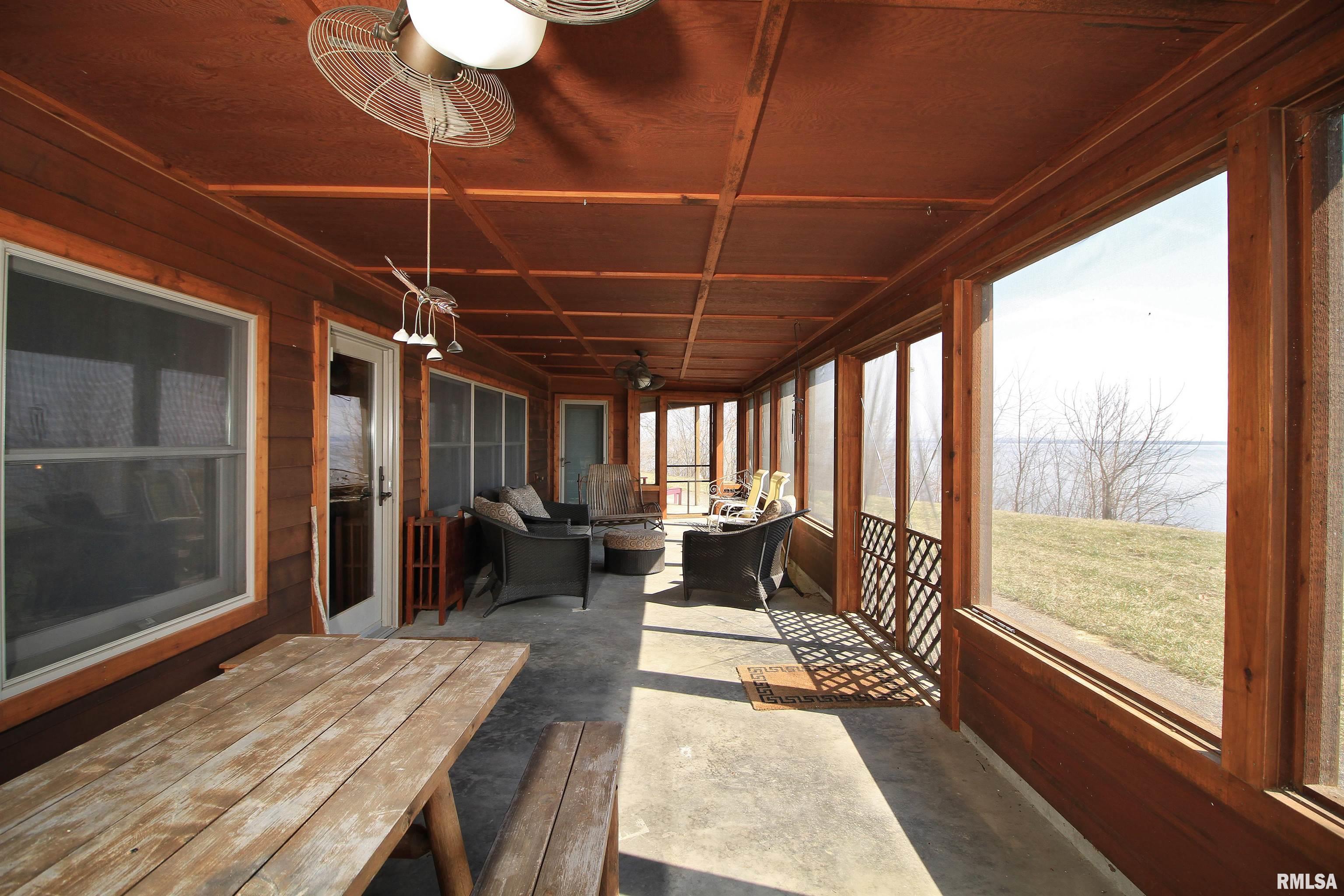 1800 E Deer Creek Road, Clinton, Iowa image 22