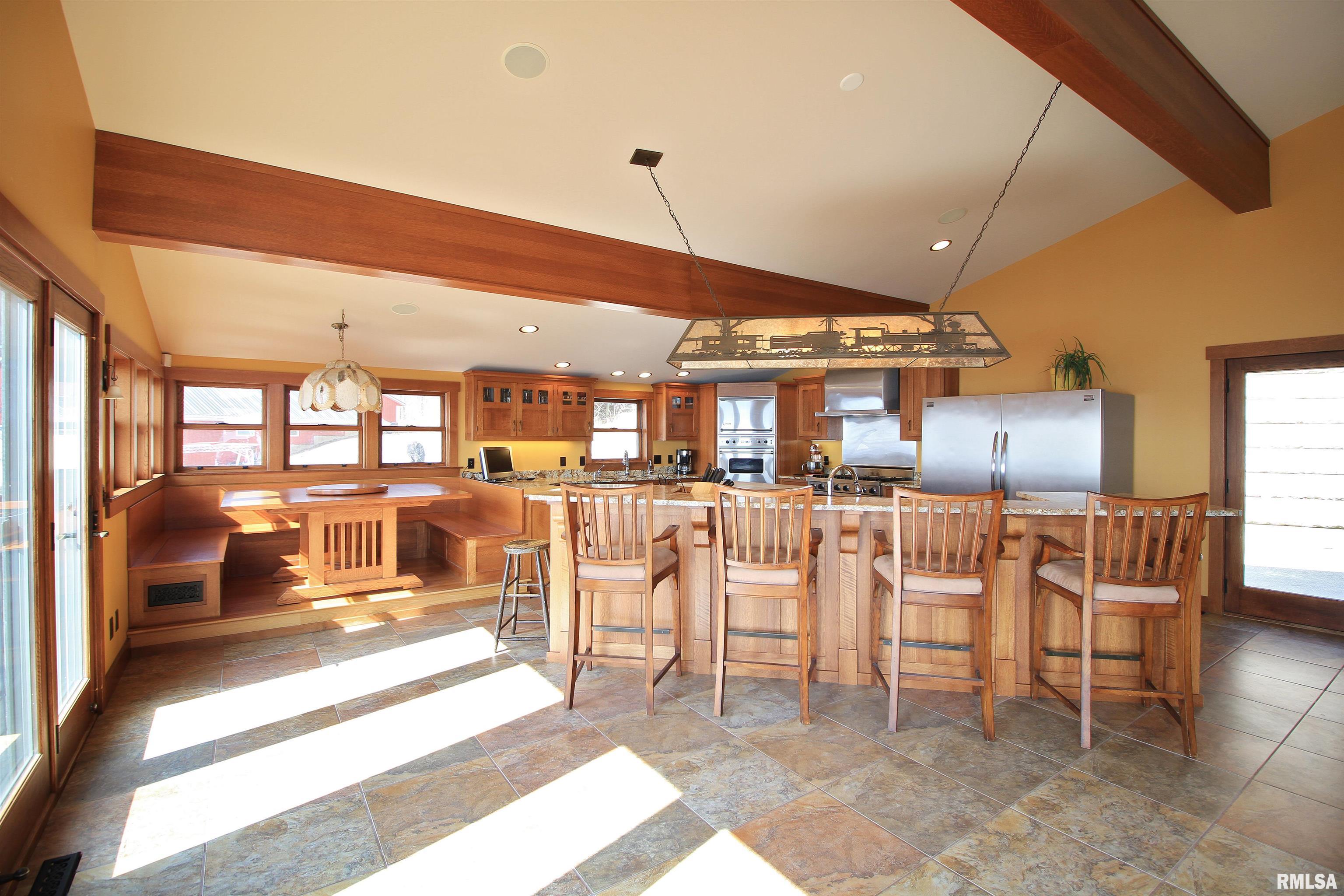 1800 E Deer Creek Road, Clinton, Iowa image 4