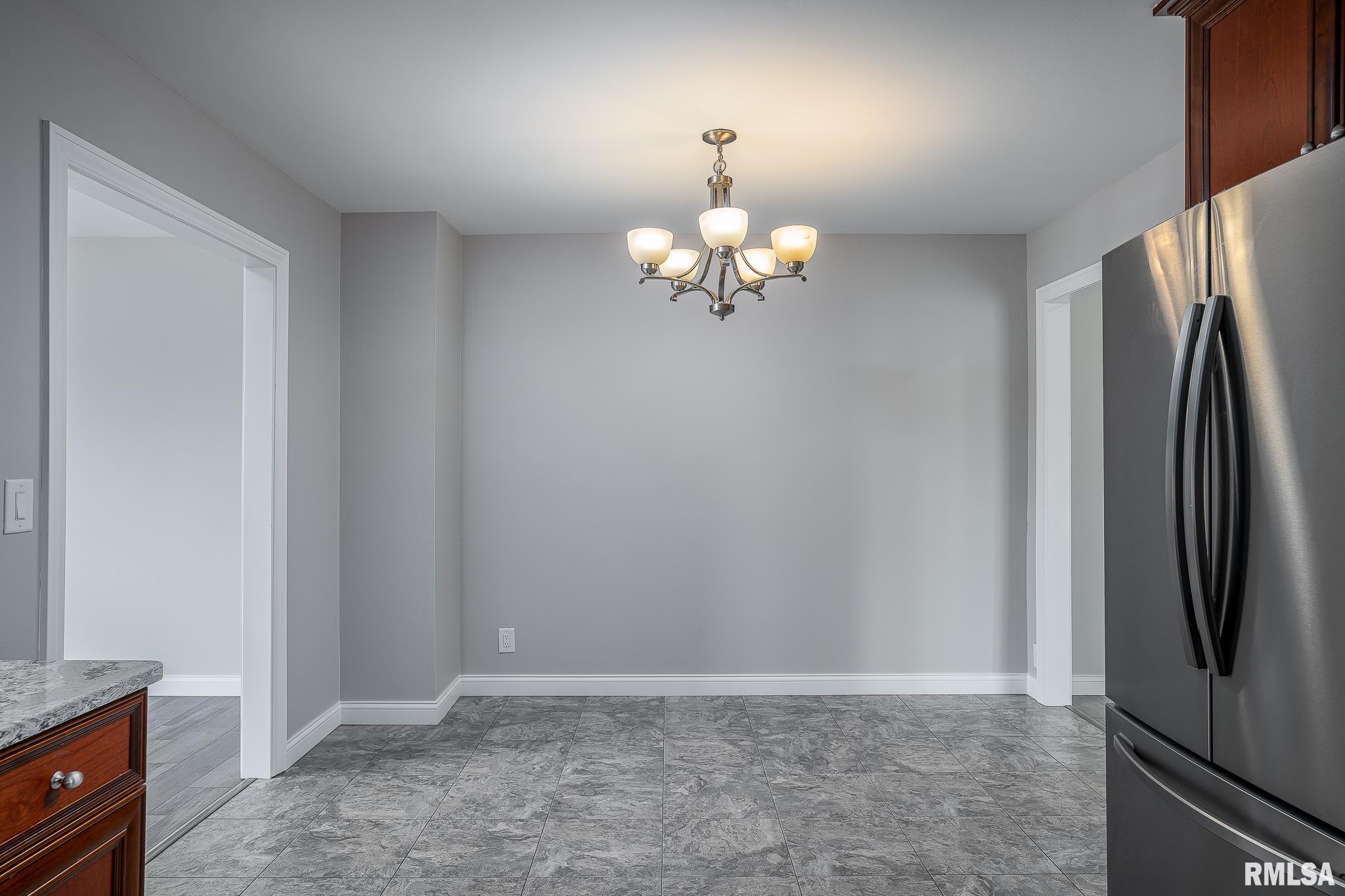 3841 Greenbrier Drive, Bettendorf, Iowa image 6