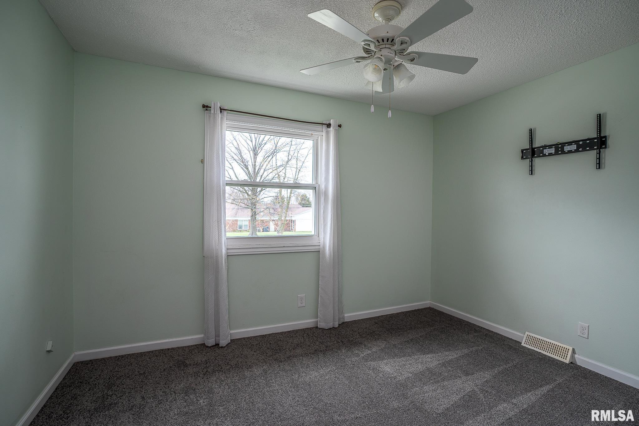 3841 Greenbrier Drive, Bettendorf, Iowa image 17