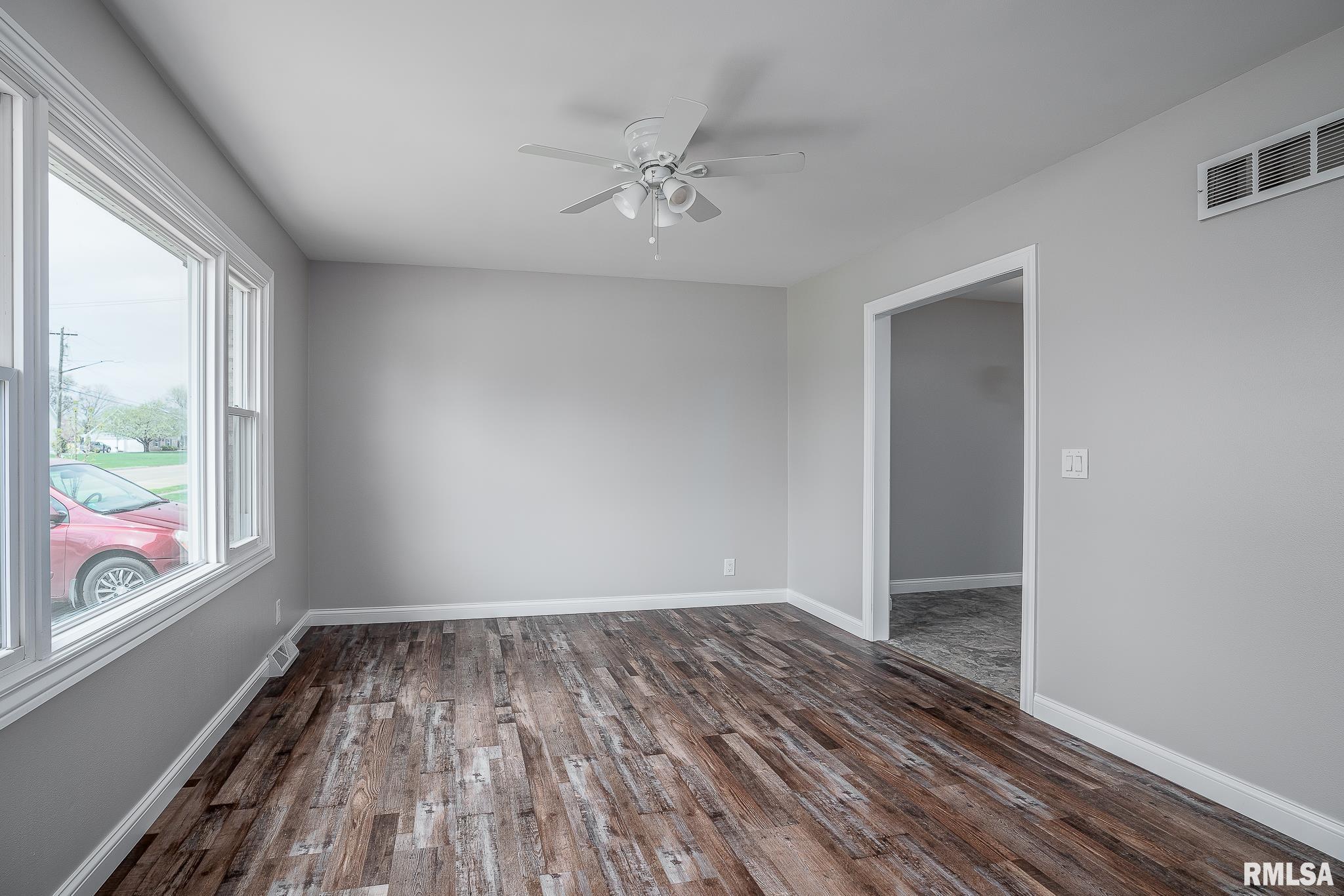 3841 Greenbrier Drive, Bettendorf, Iowa image 9