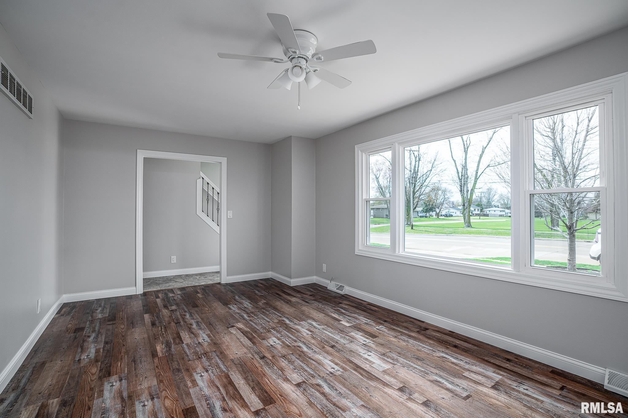 3841 Greenbrier Drive, Bettendorf, Iowa image 8