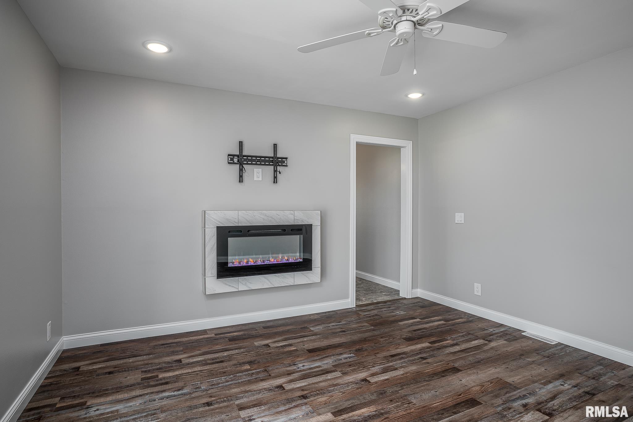 3841 Greenbrier Drive, Bettendorf, Iowa image 11