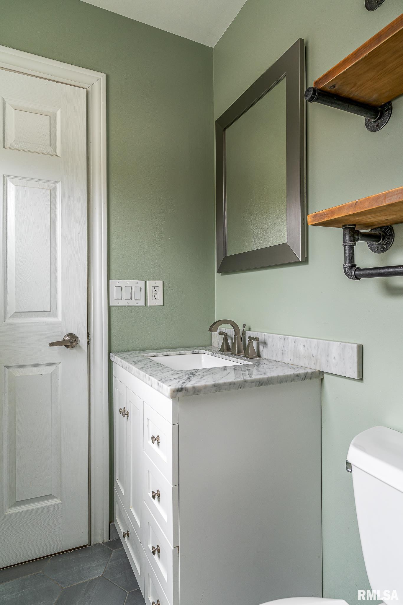 3841 Greenbrier Drive, Bettendorf, Iowa image 19