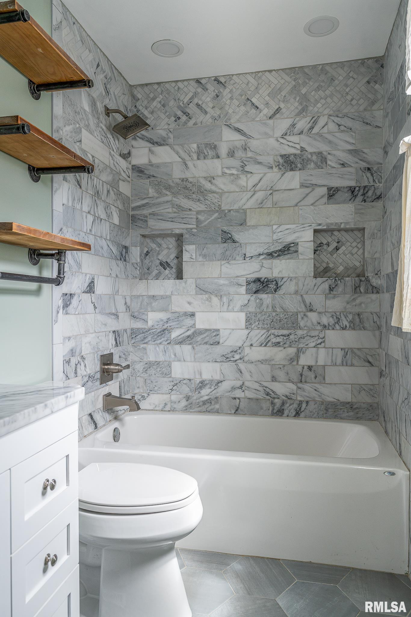 3841 Greenbrier Drive, Bettendorf, Iowa image 18