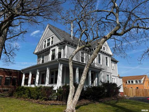 Photo of 609 W ADAMS Street, Taylorville, IL 62568 (MLS # CA1042961)