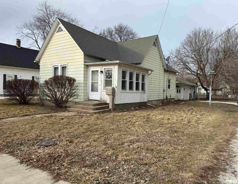 Homes For Sale - 355 W Elm Street<br/> Waverly, IL 62692