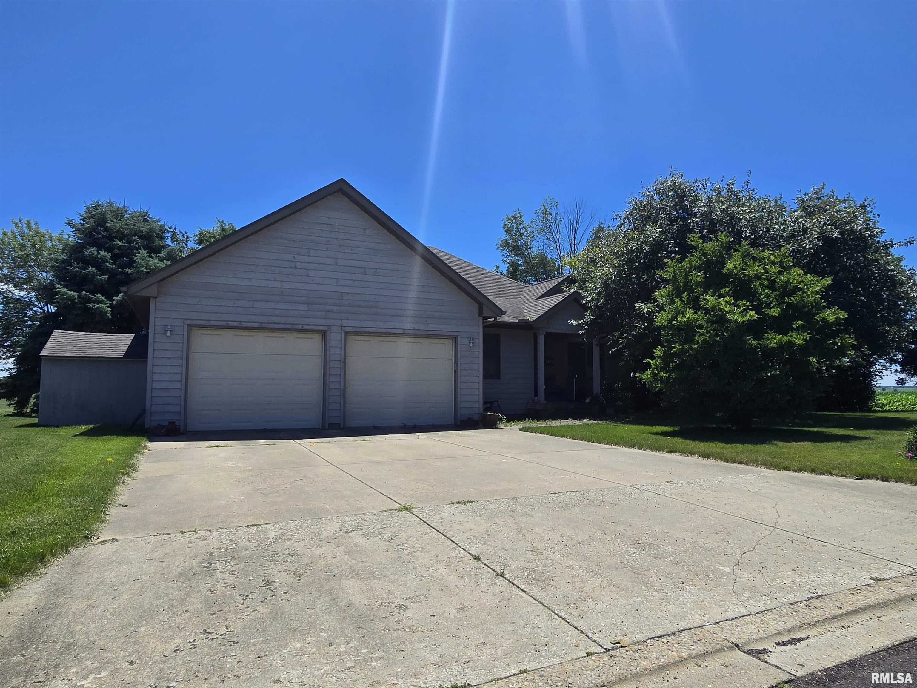 Photo 1 of 19 — 416 KENNEDY Drive, Metamora, IL 61548