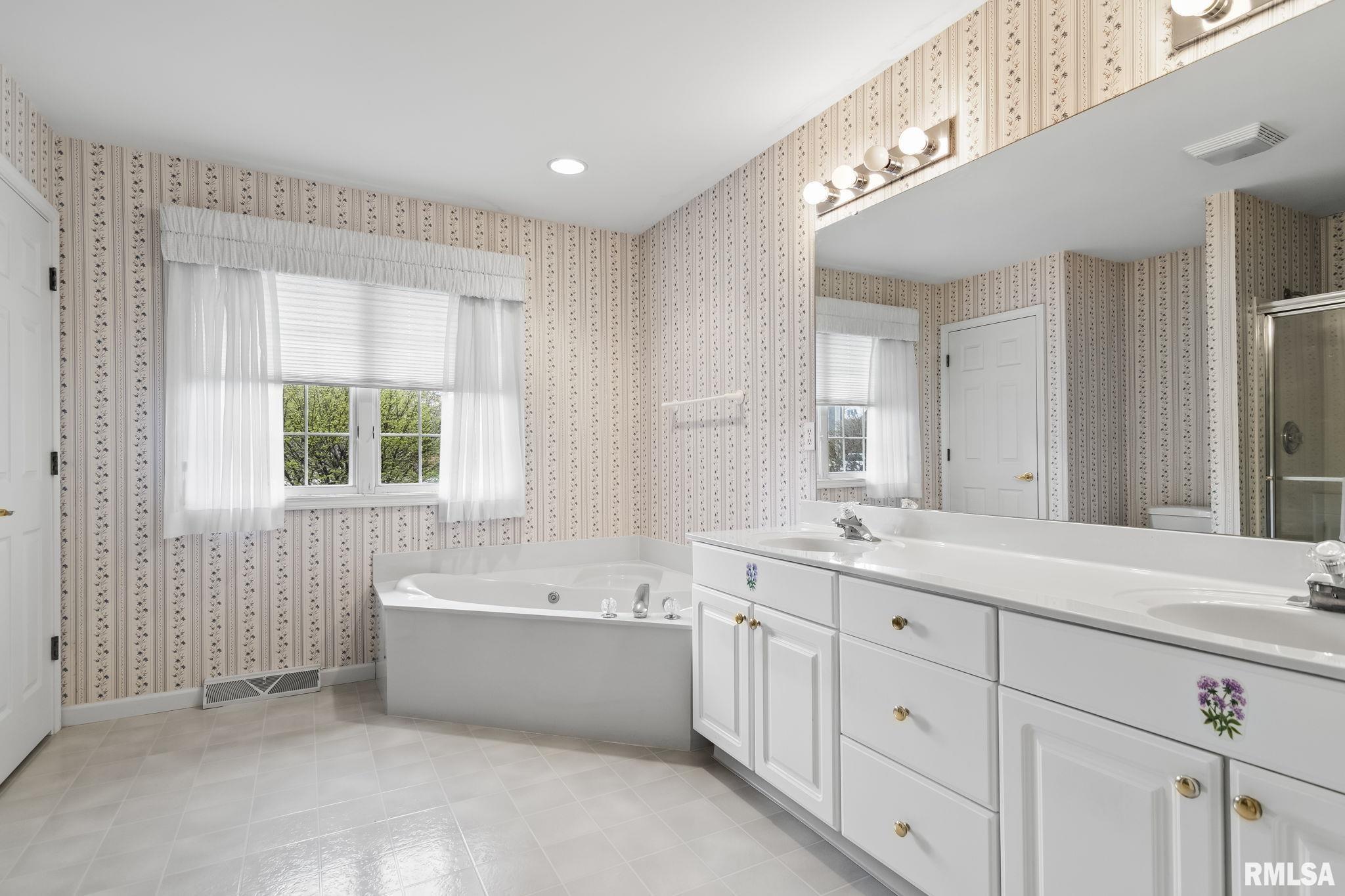 5000 Eagle Ridge Drive, Springfield, Illinois image 18