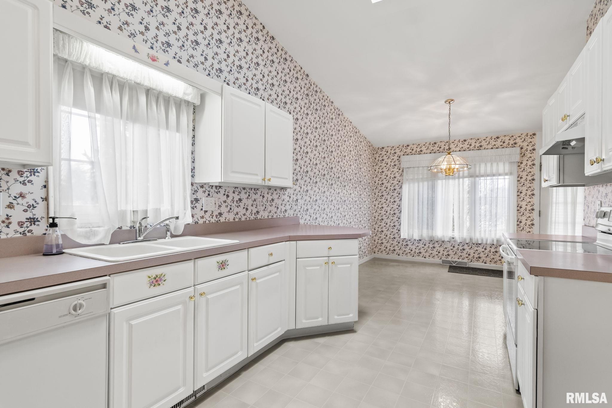 5000 Eagle Ridge Drive, Springfield, Illinois image 11