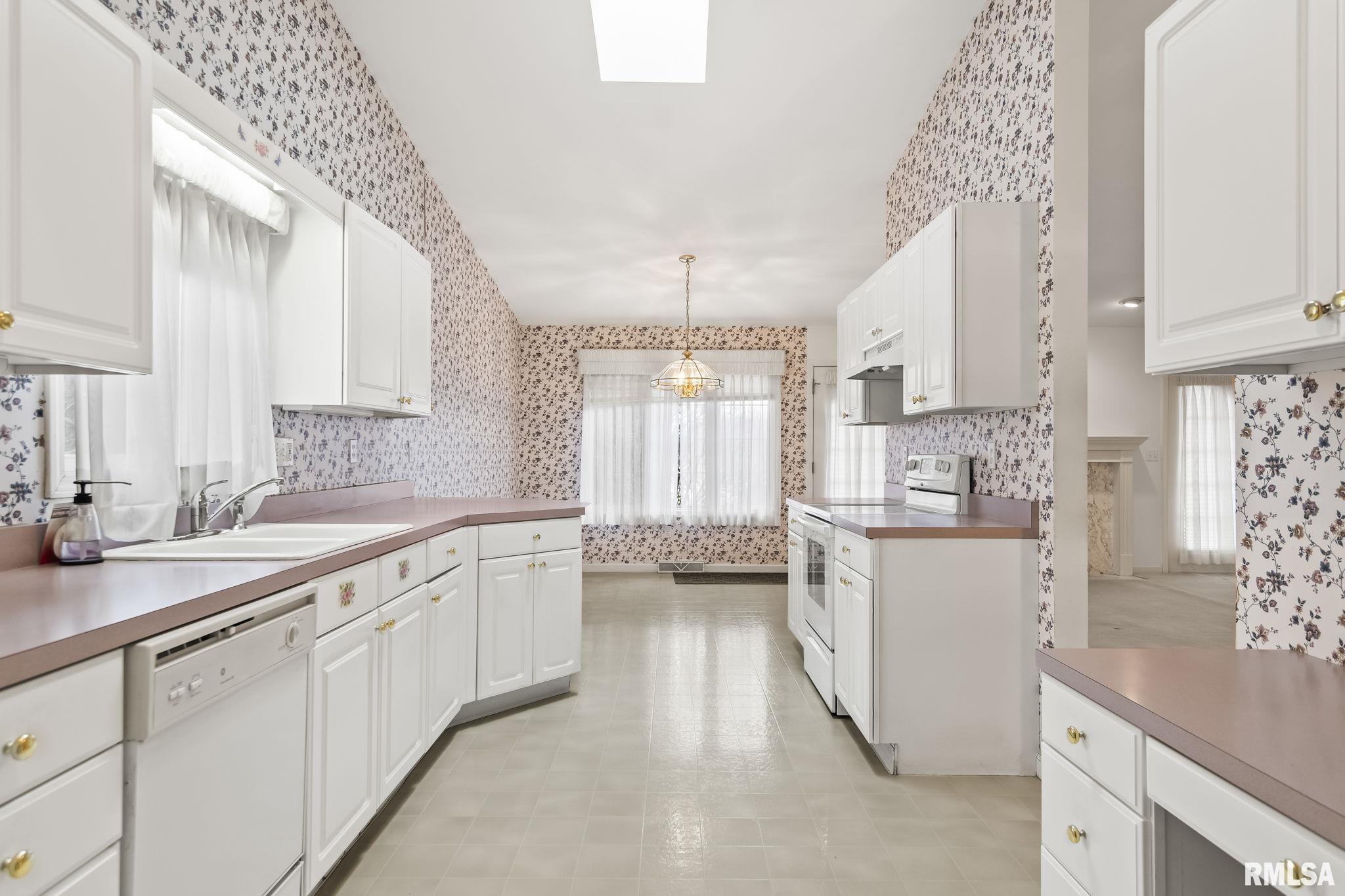 5000 Eagle Ridge Drive, Springfield, Illinois image 10